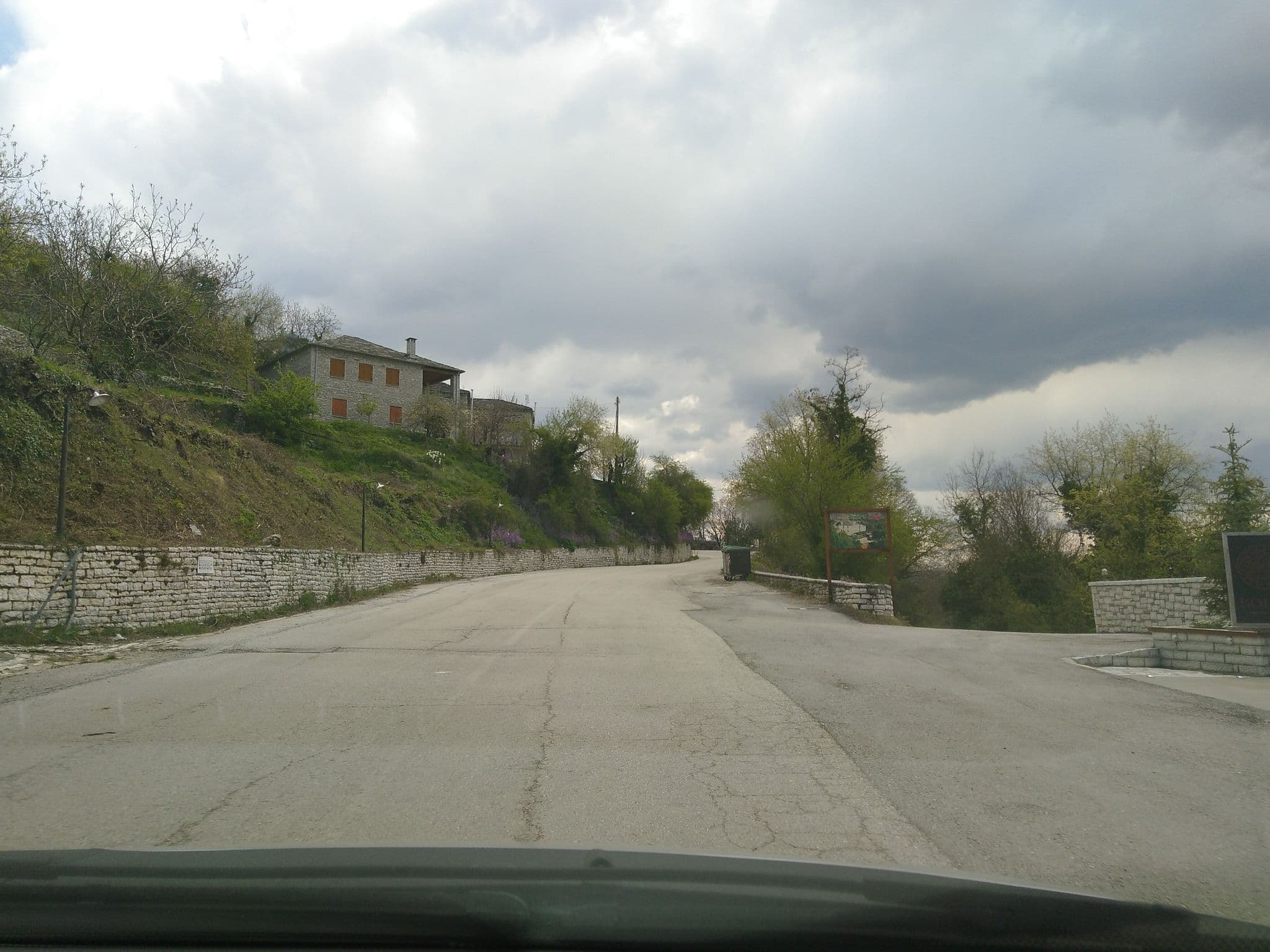 Street view near Kores Boutique Hotel & Spa, Zagorochória — © mortis (CC BY-SA · Mapillary)