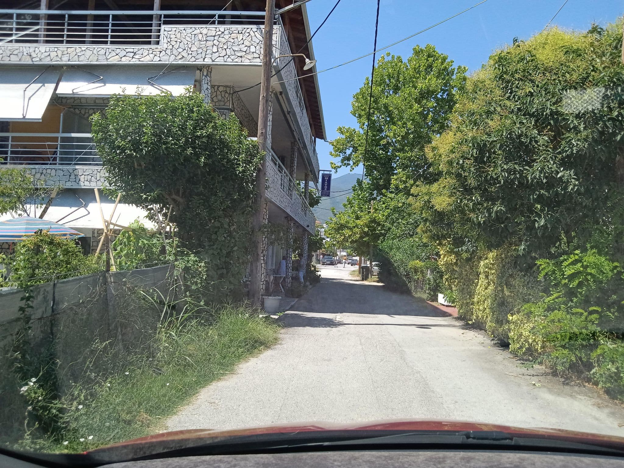 Street view near Villa Eleni, Leptokaryá — © nglf (CC BY-SA · Mapillary)