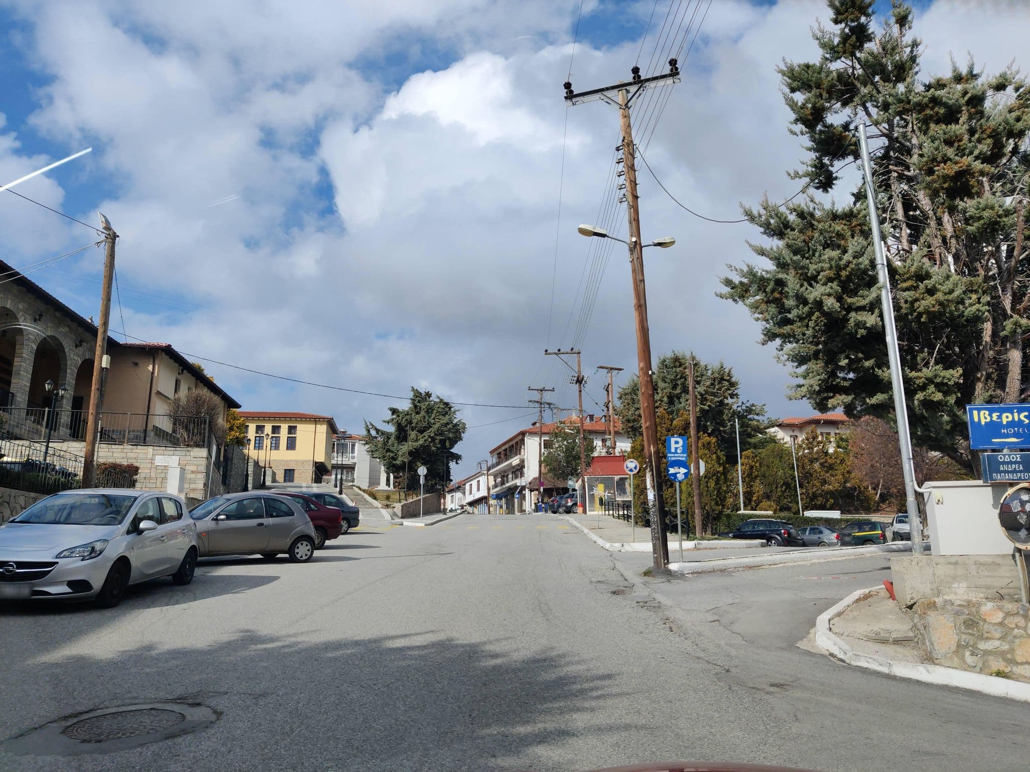 Street view near Hotel Αρχοντικό, Siátista — © nglf (CC BY-SA · Mapillary)