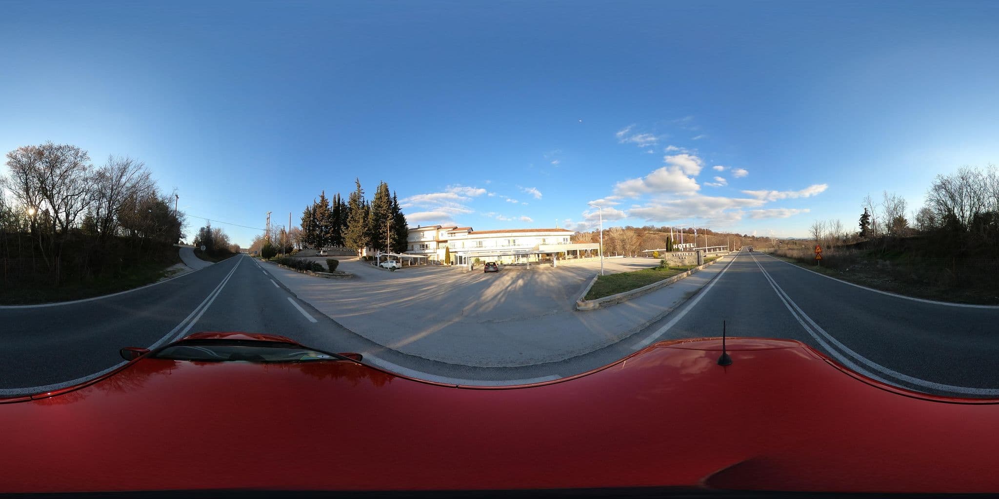 Street view near Hotel Tselikas, Kozáni — © nglf (CC BY-SA · Mapillary)