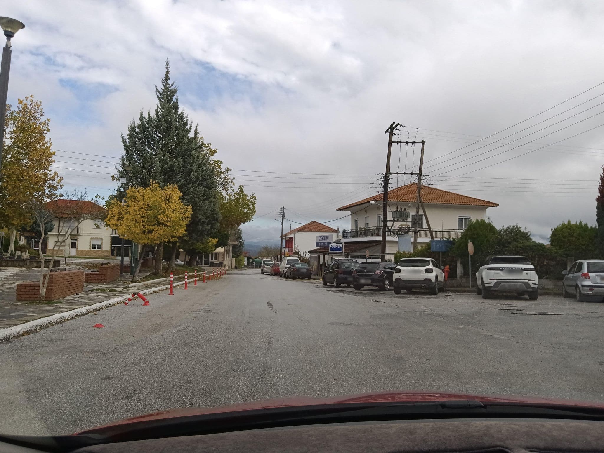 Street view near Πετρινο, Deskáti — © nglf (CC BY-SA · Mapillary)