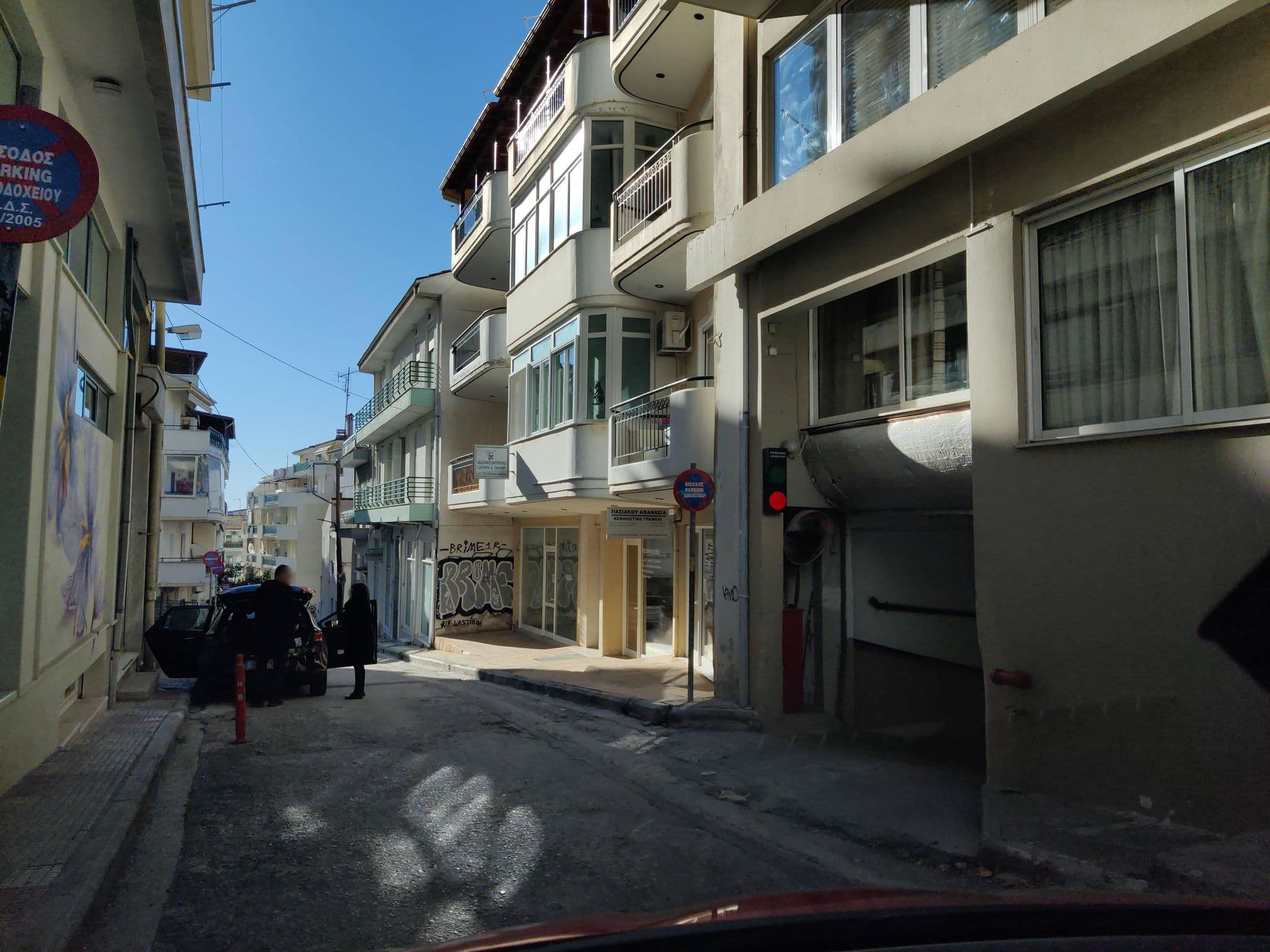 Street view near Aliakmon Hotel, Kozáni — © nglf (CC BY-SA · Mapillary)