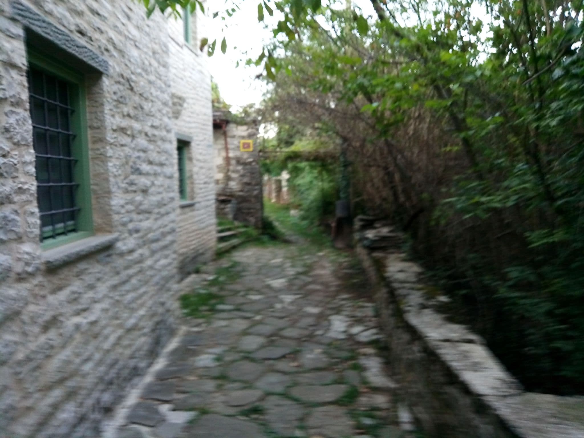 Street view near Αίθριο Guesthouse, Zagorochória — © agniroga (CC BY-SA · Mapillary)