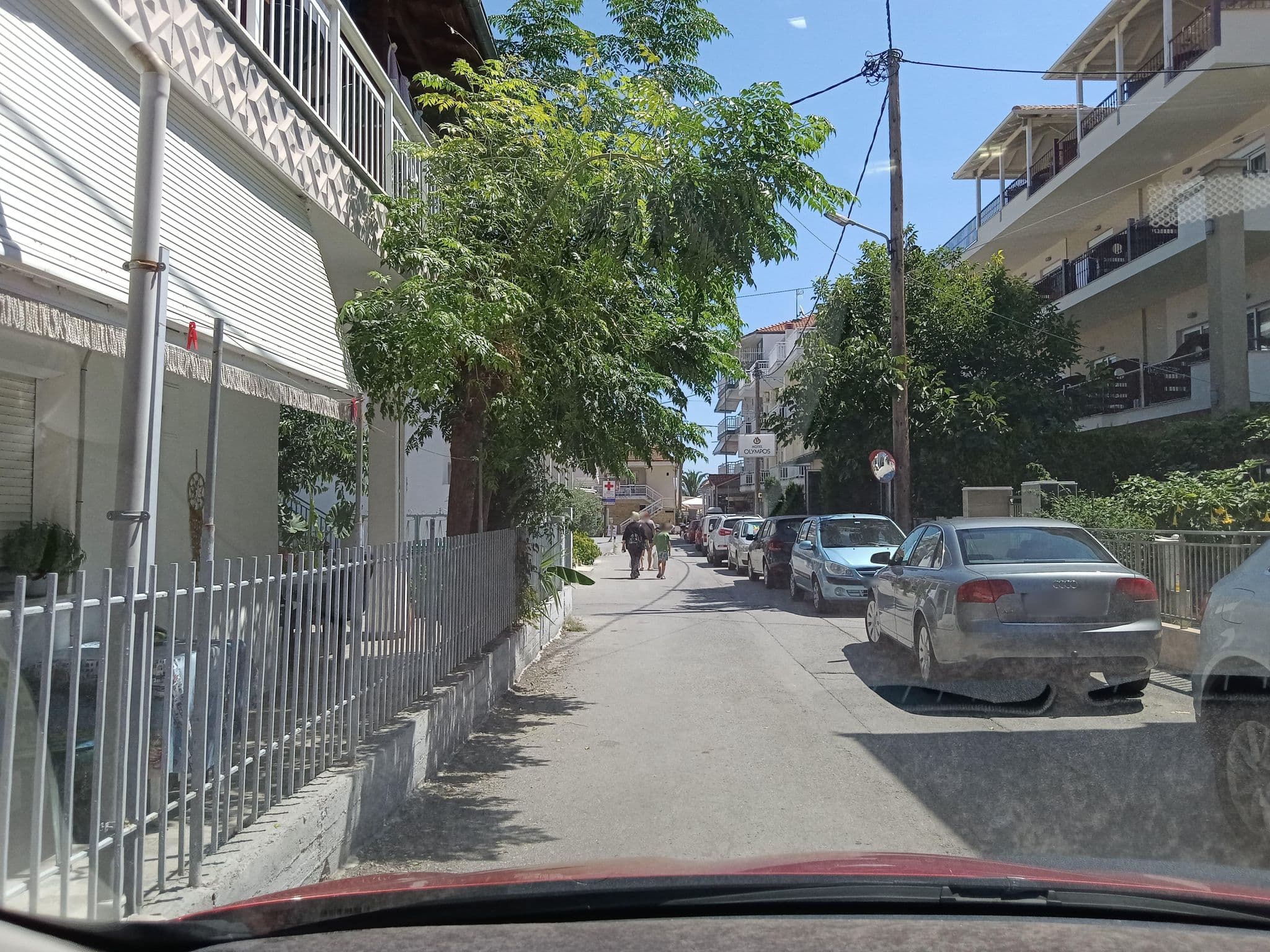 Street view near Giotis Hotel, Leptokaryá — © nglf (CC BY-SA · Mapillary)