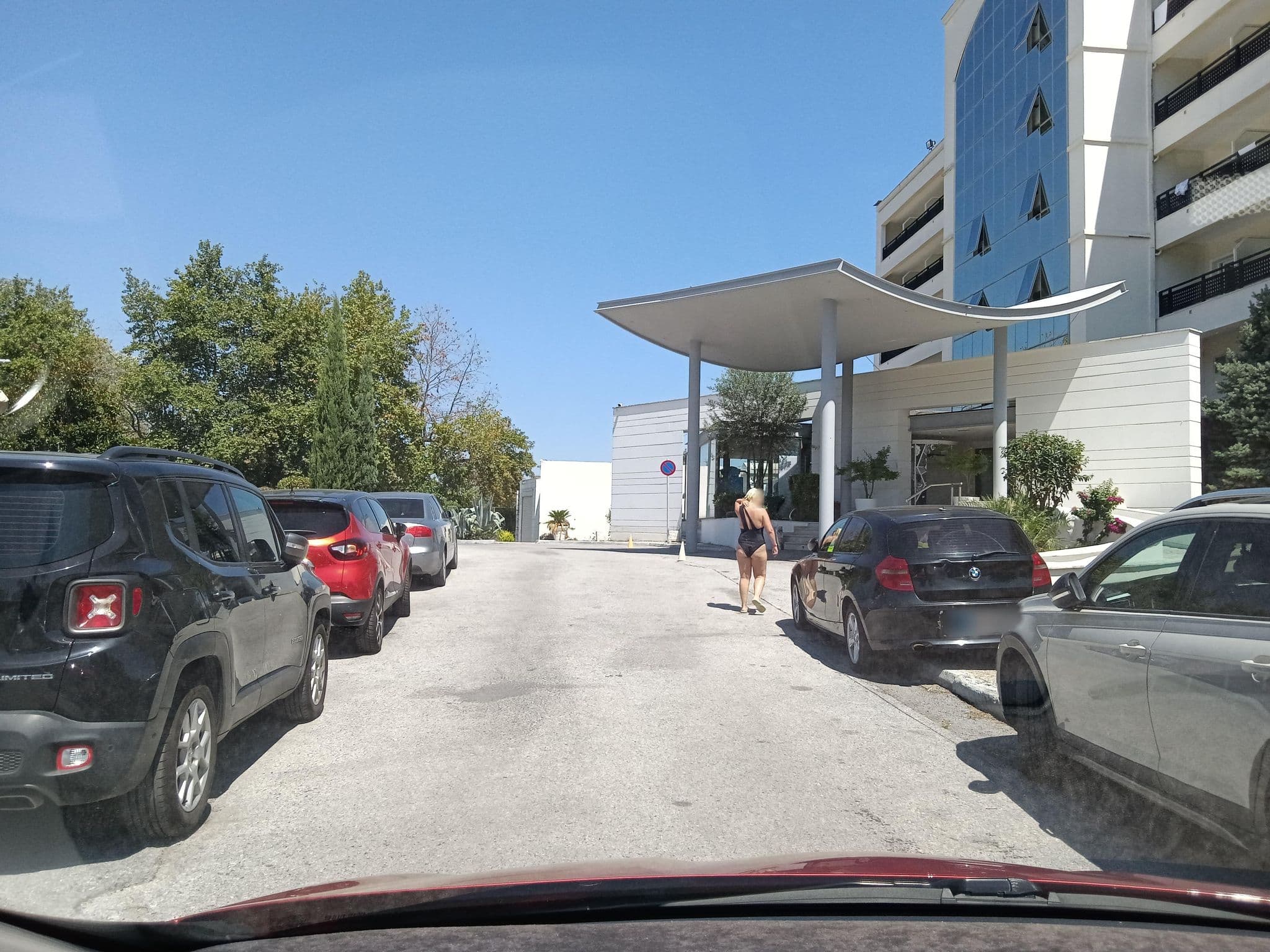 Street view near Bomo Olympus Grand Resort, Leptokaryá — © nglf (CC BY-SA · Mapillary)