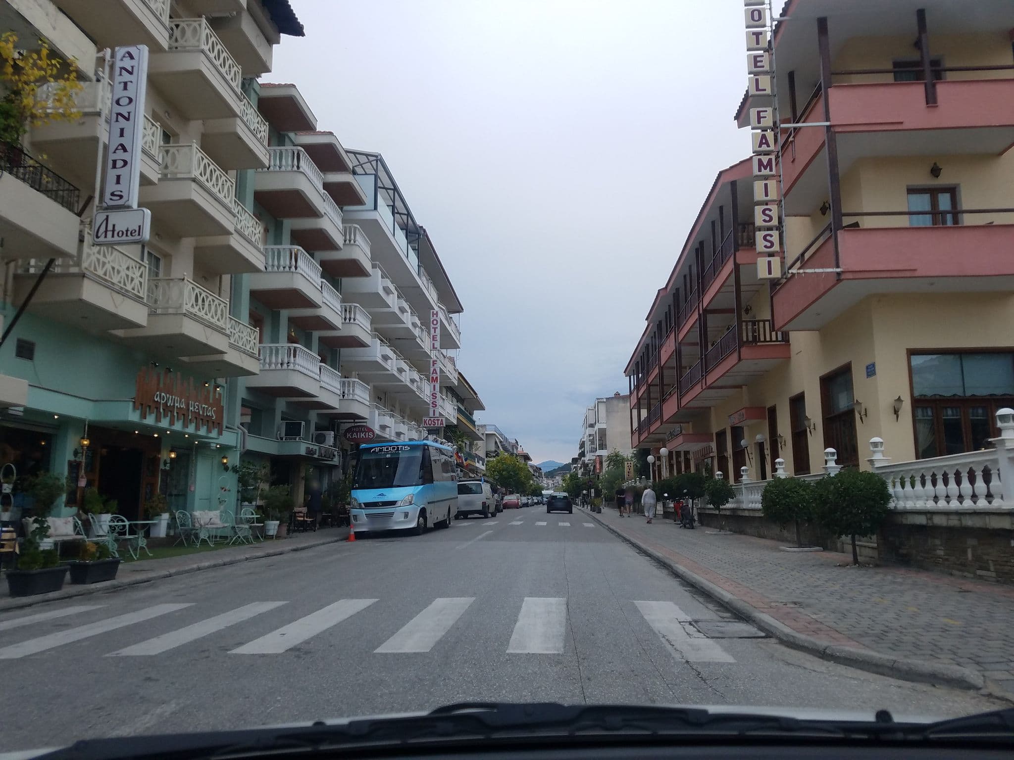 Street view near Hotel Famissi, Kalampáka — © muthu (CC BY-SA · Mapillary)