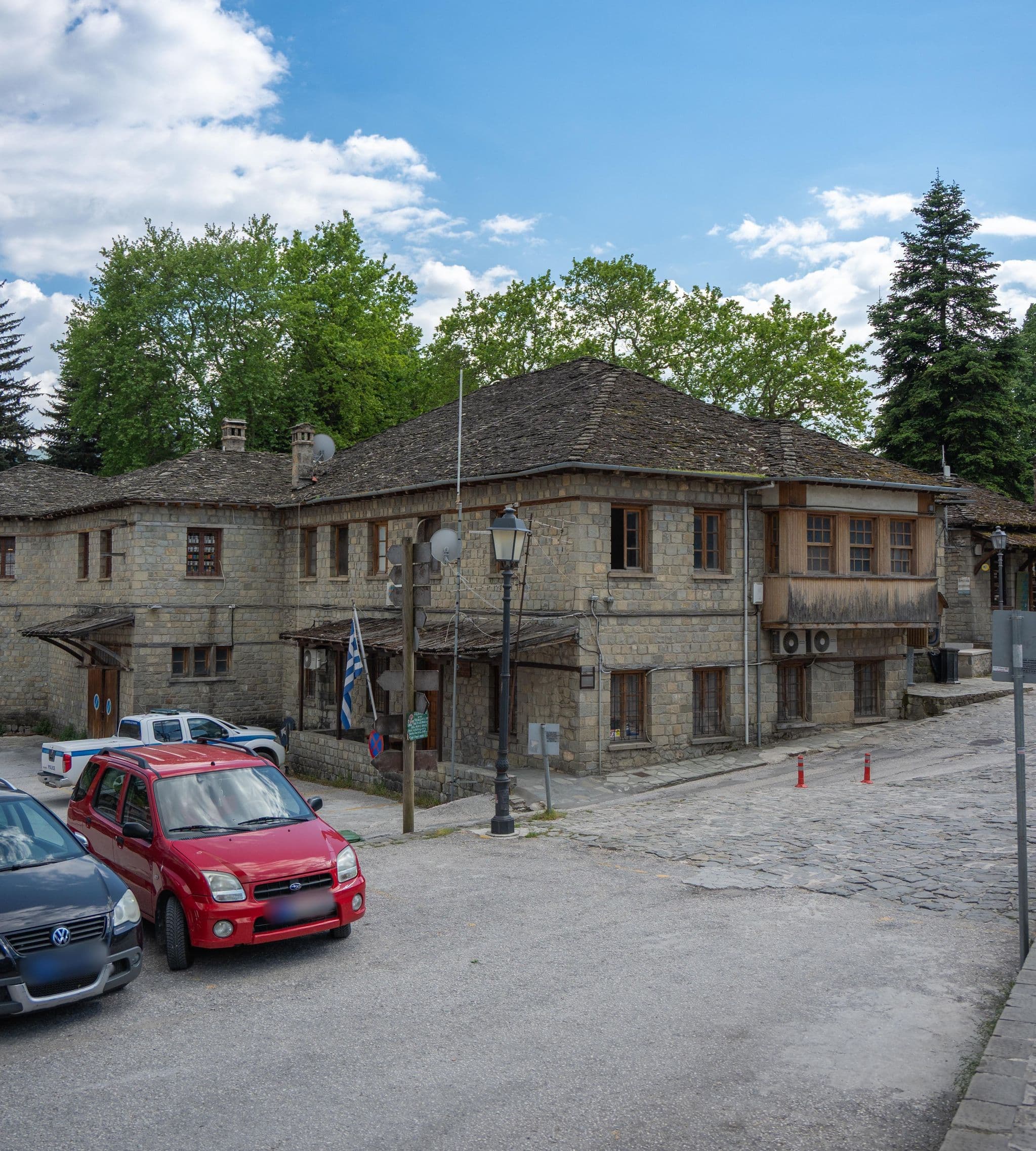 Street view near Kassaros Hotel - Κασσαροσ Τ Στεργιοσ, Metsovo — © algirdasc (CC BY-SA · Mapillary)