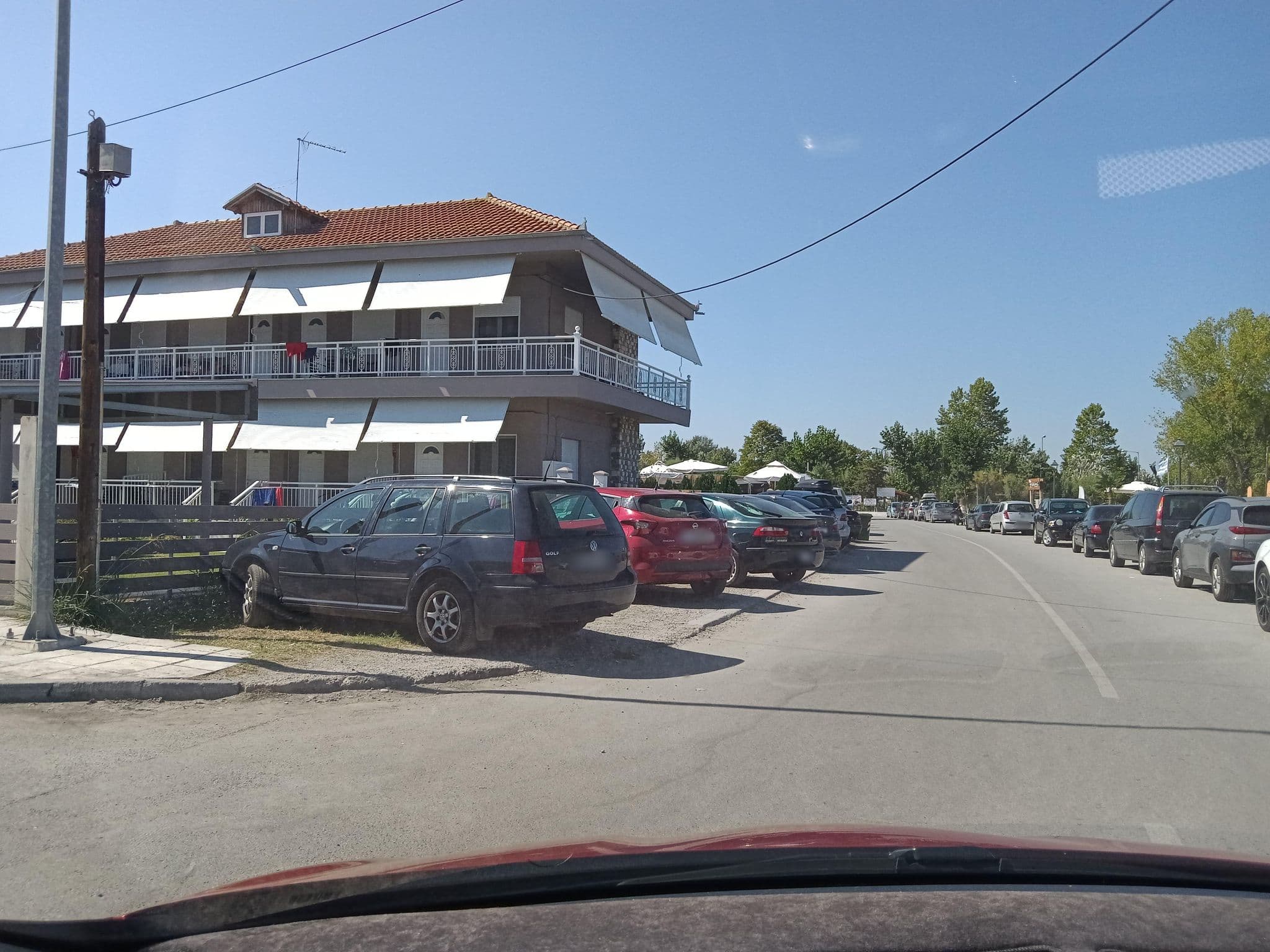 Street view near Basileios Studios, Leptokaryá — © nglf (CC BY-SA · Mapillary)