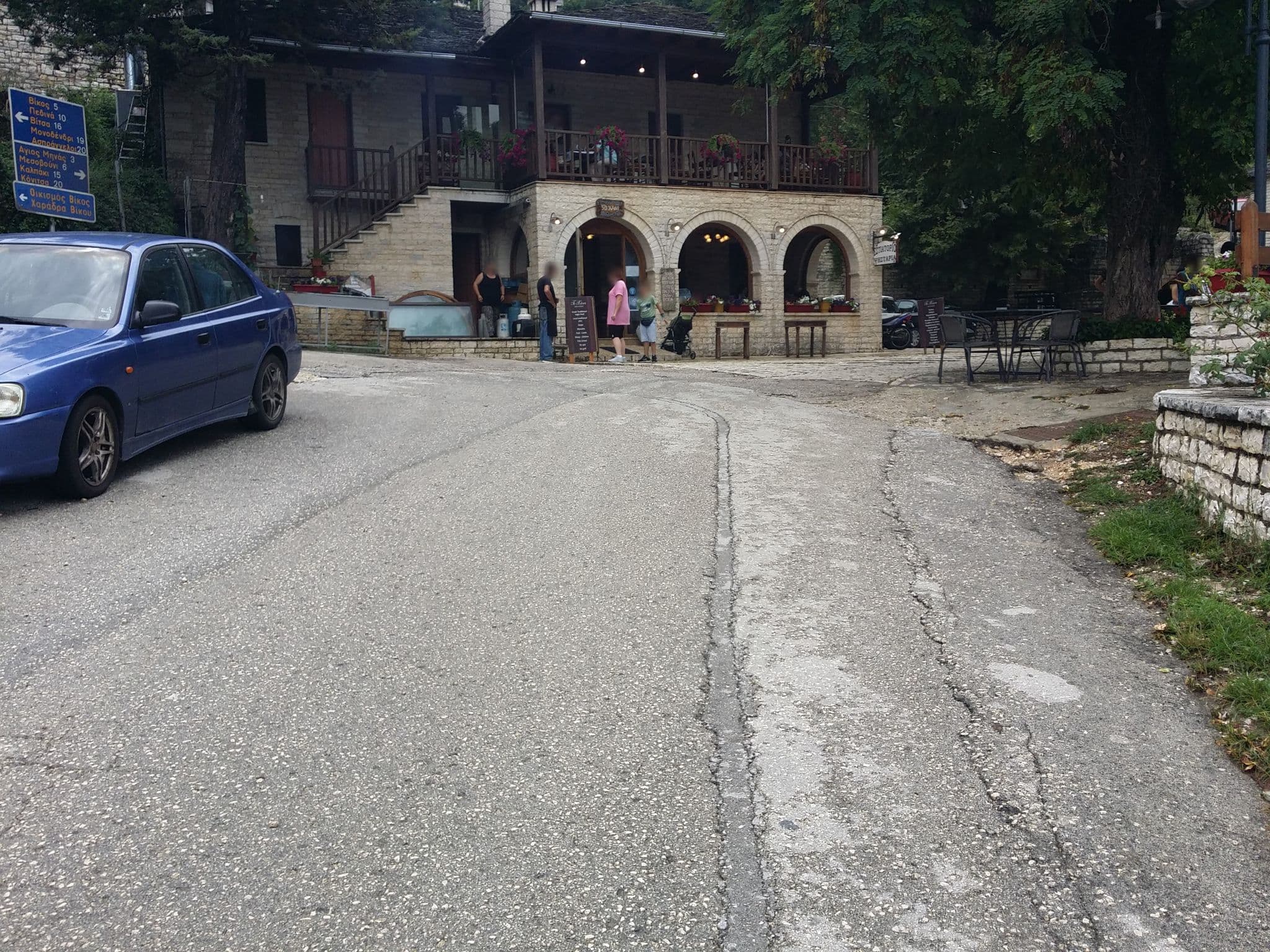 Street view near Αρτσίστας Οικοίες, Kónitsa — © pppetros (CC BY-SA · Mapillary)