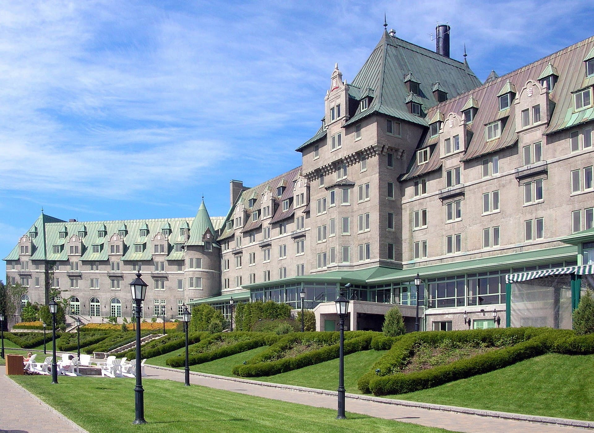 Fairmont Le Manoir Richelieu (via Wikimedia Commons, CC BY-SA 3.0)