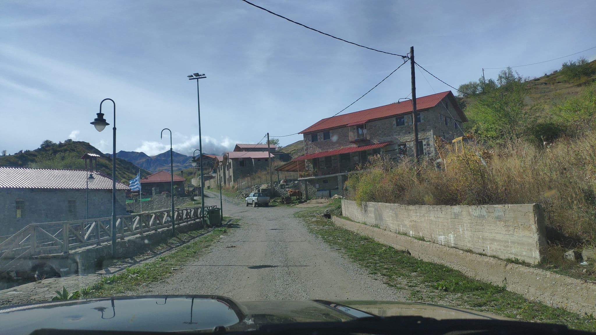 Street view near Grammos Lodge, Mesopotamía — © pppetros (CC BY-SA · Mapillary)