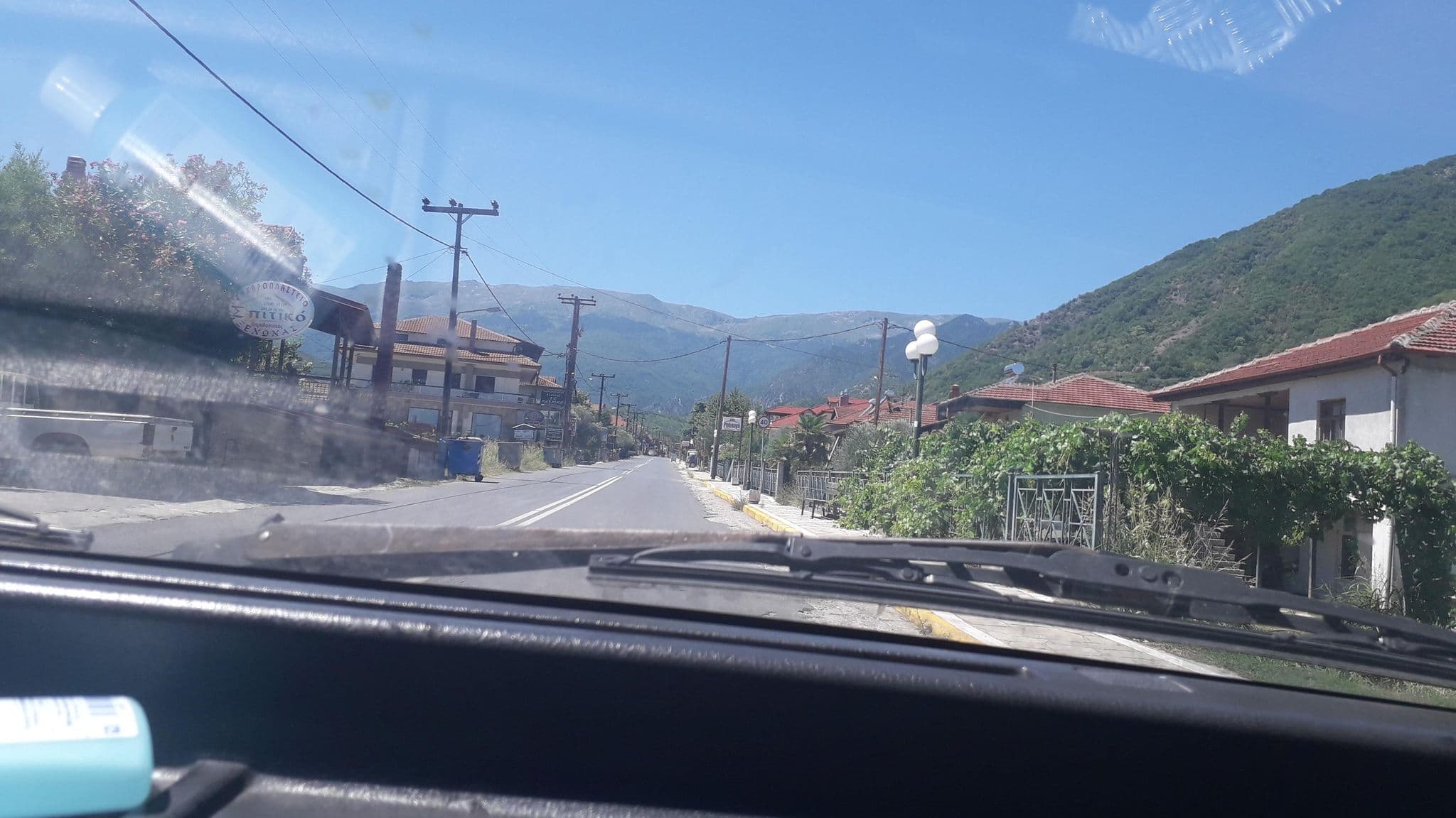 Street view near Ξενώνας Σπιτικό, Polykárpi — © jte (CC BY-SA · Mapillary)