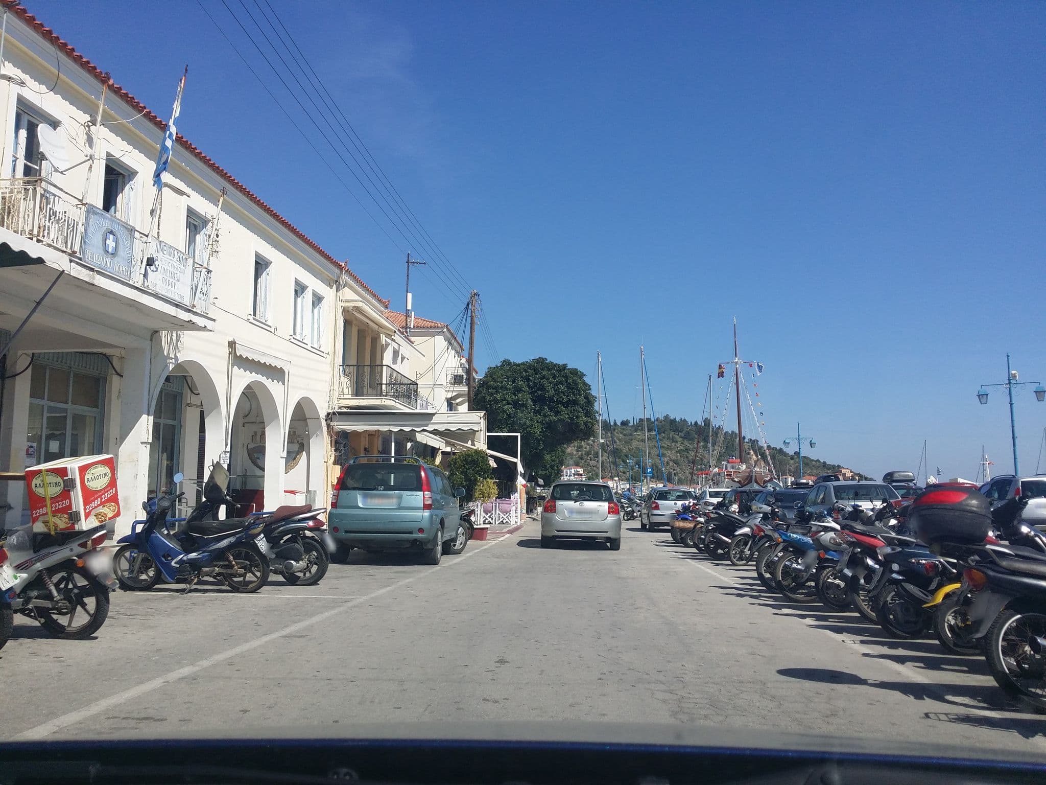 Street view near Ellas O Malins Magiska Nattland, Póros — © pppetros (CC BY-SA · Mapillary)