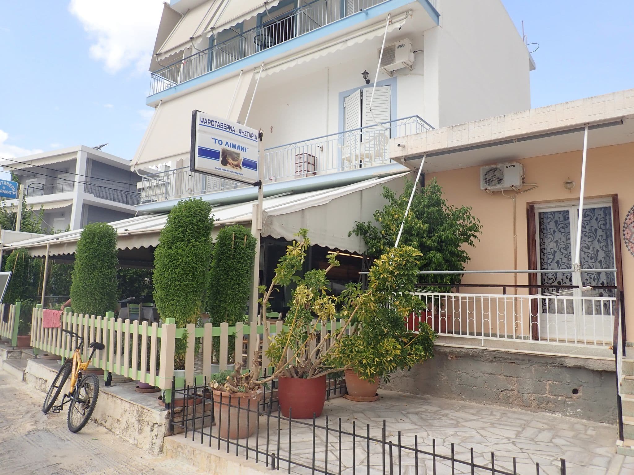 Street view near Ξενώνας Χριστίνα, Drépanon — © elgaard (CC BY-SA · Mapillary)
