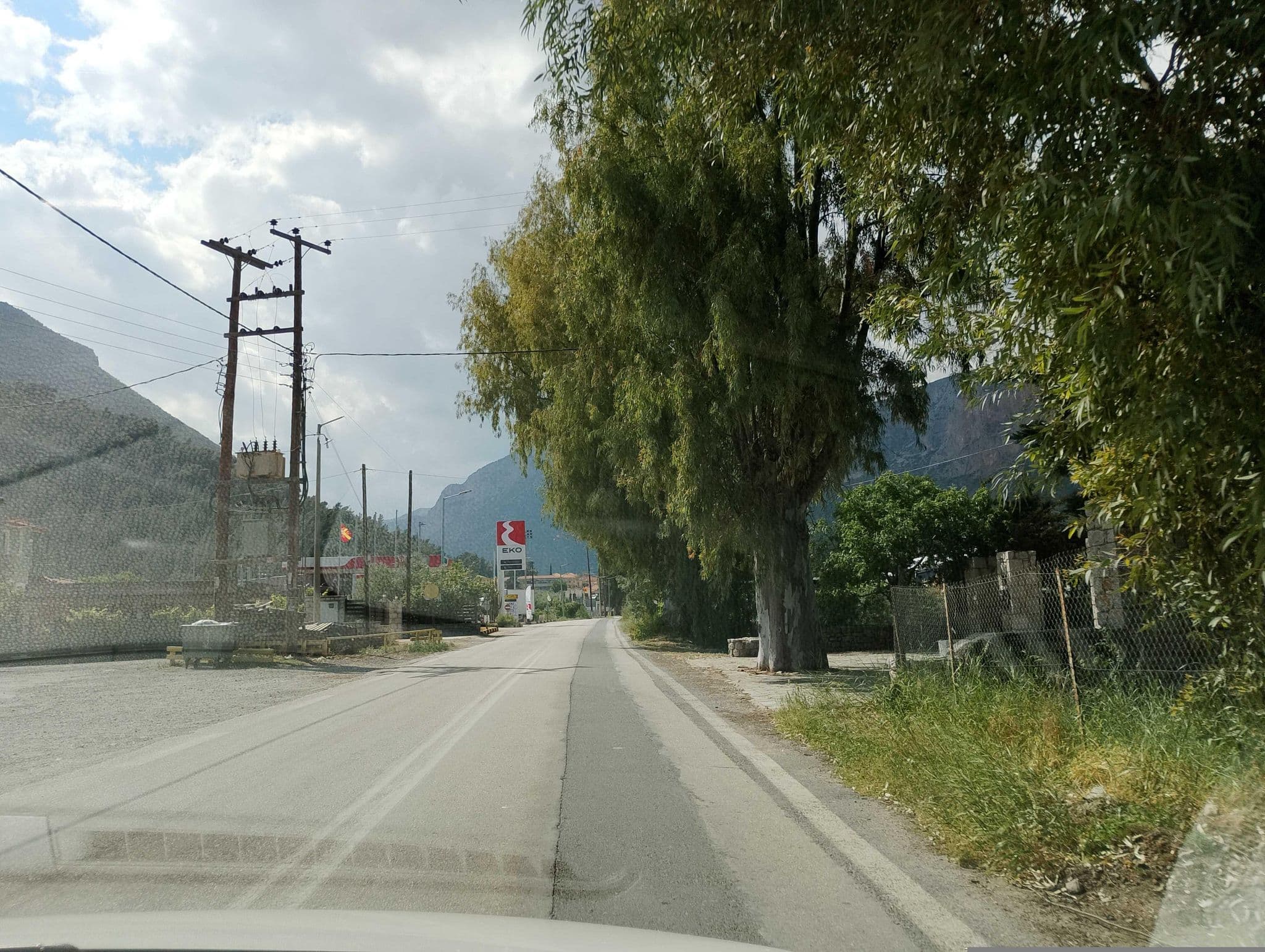 Street view near Picturesque Houses, Leonídio — © George_210 (CC BY-SA · Mapillary)