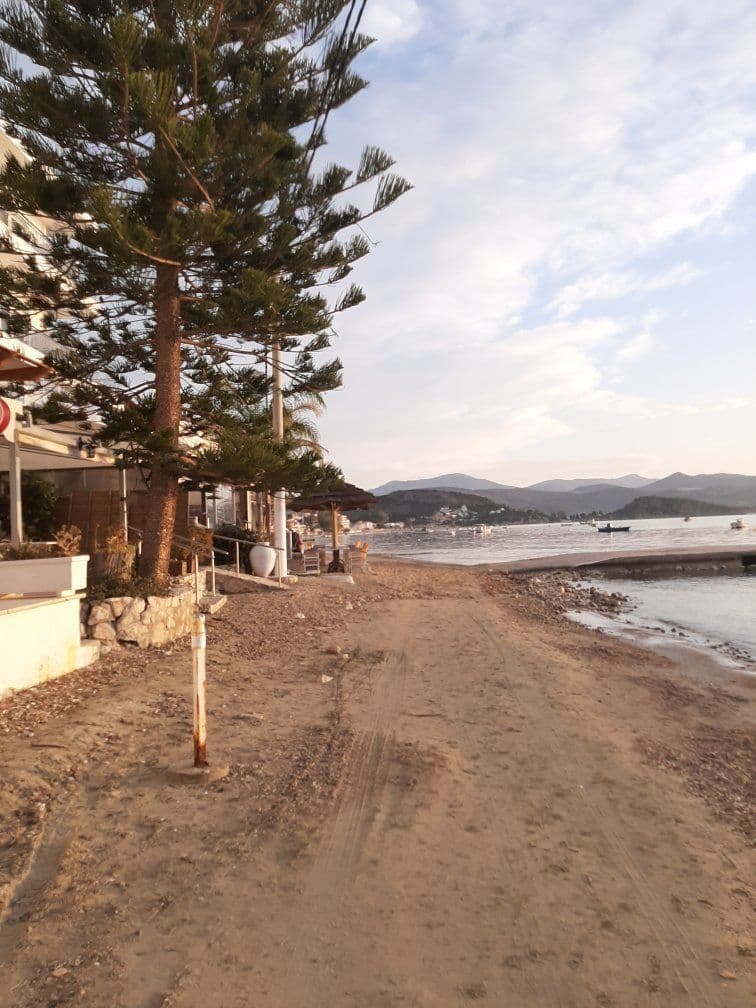 Street view near Dolfin, Tolón — © sarant (CC BY-SA · Mapillary)