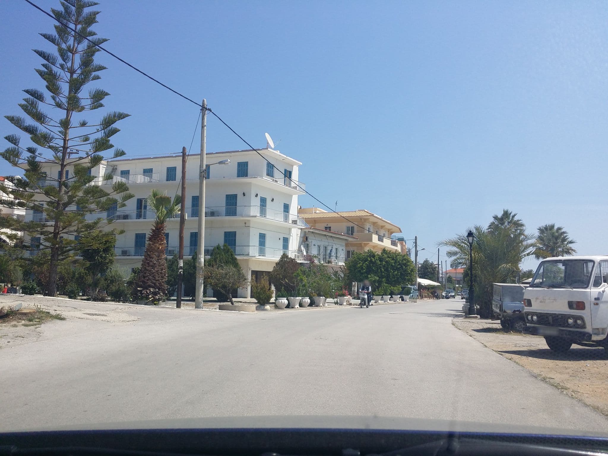 Street view near Drossinos Studios, Póros — © pppetros (CC BY-SA · Mapillary)