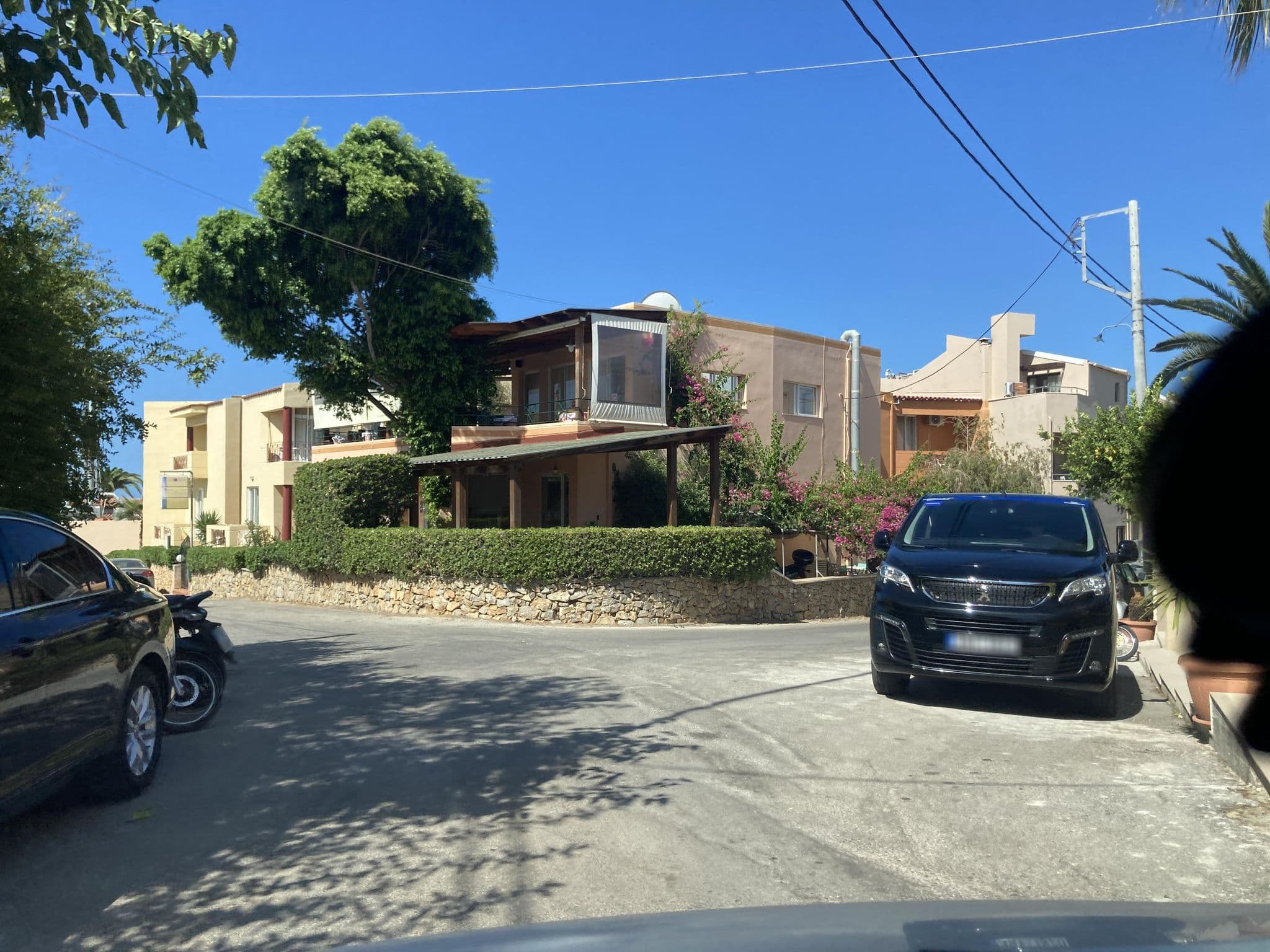 Street view near Nikolas Suites, Darátsos — © fod (CC BY-SA · Mapillary)