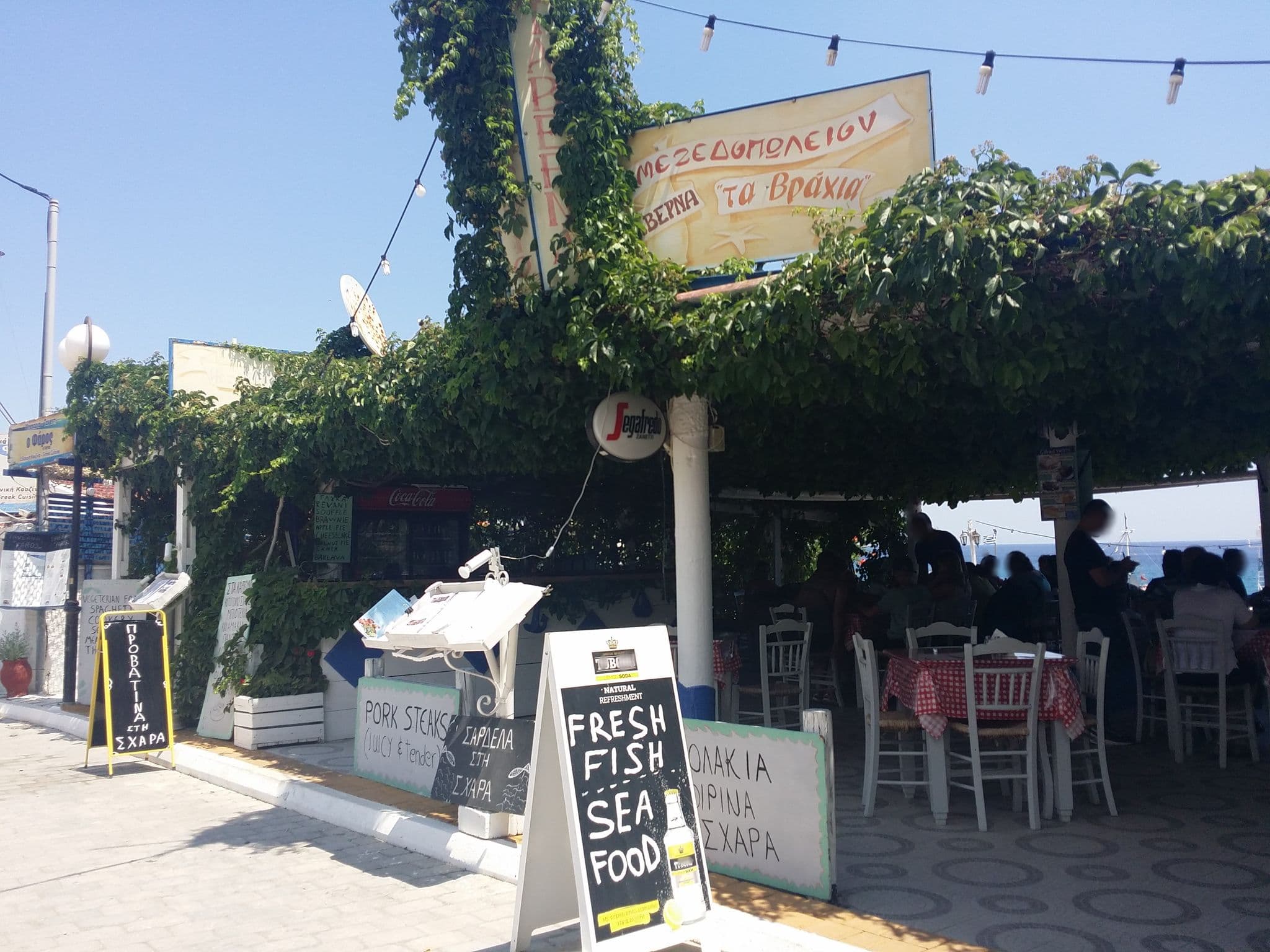 Street view near Flora Rooms, Kypséli — © pppetros (CC BY-SA · Mapillary)