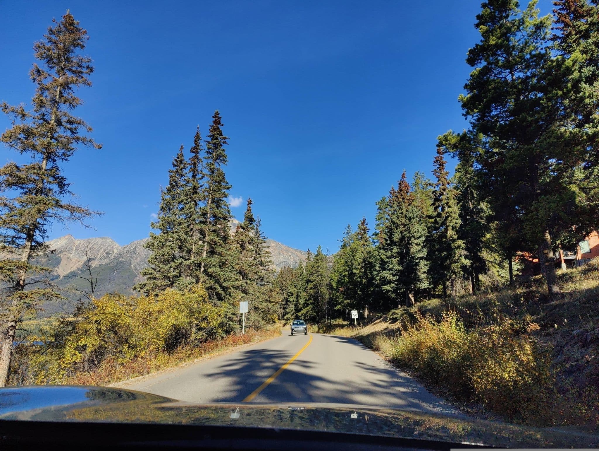 Street view near Pyramid Lake Resort, Jasper Park Lodge — © elphix (CC BY-SA · Mapillary)