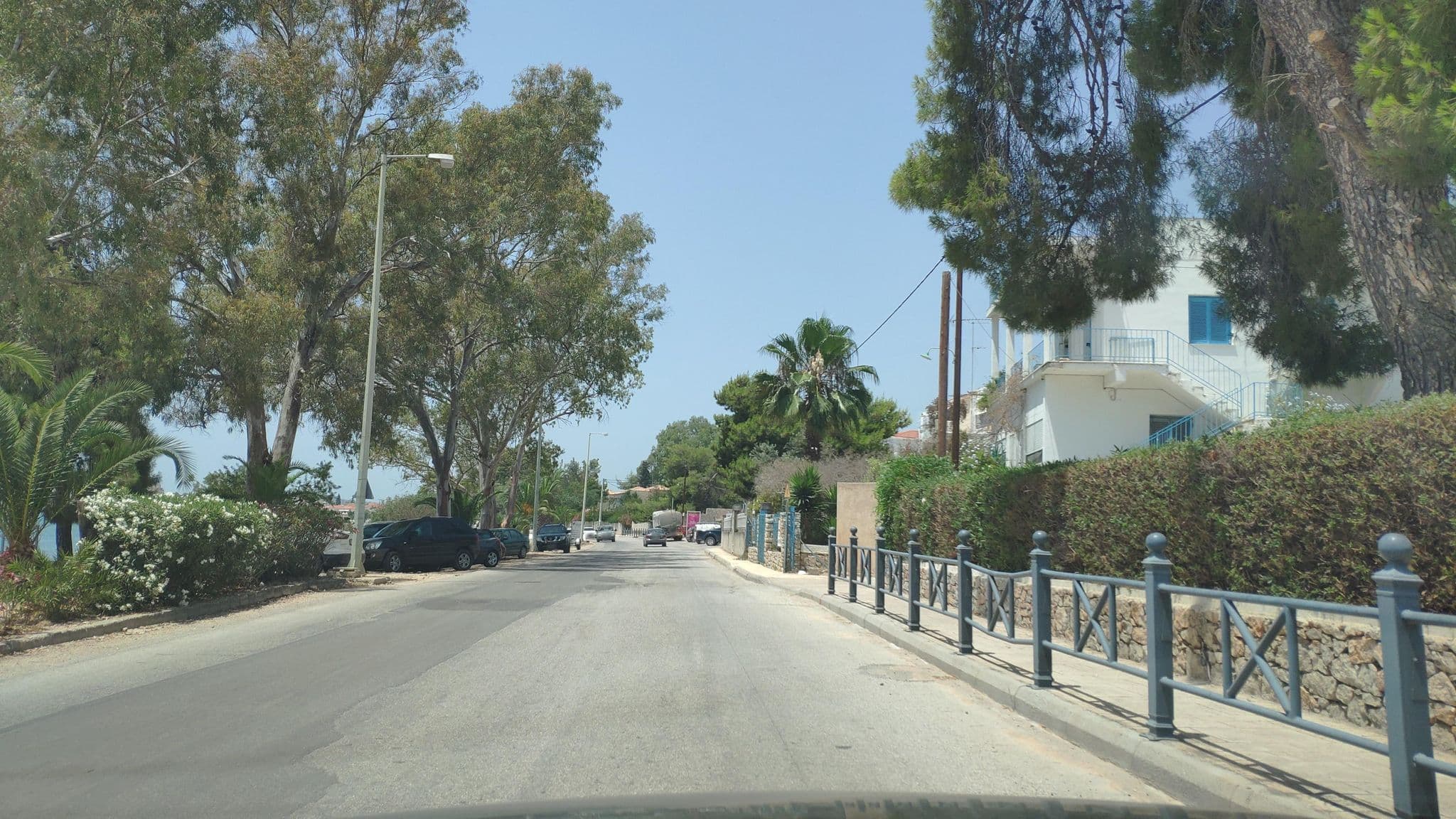 Street view near Enoikiazomena Dwmatia "mprousta", Pórto Chéli — © pppetros (CC BY-SA · Mapillary)