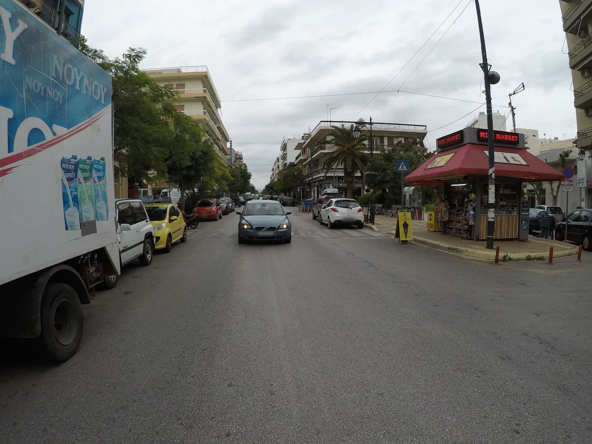 Street view near Mitzithras Hotel, Loutráki — © eneerhut (CC BY-SA · Mapillary)