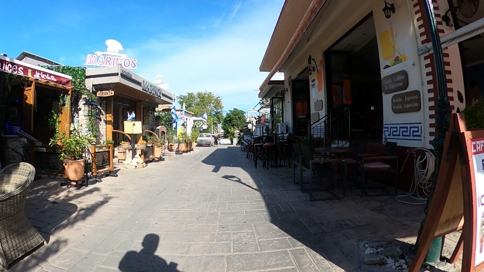 Street view near Marinos Rooms, Arkhaía Kórinthos — © efikour (CC BY-SA · Mapillary)