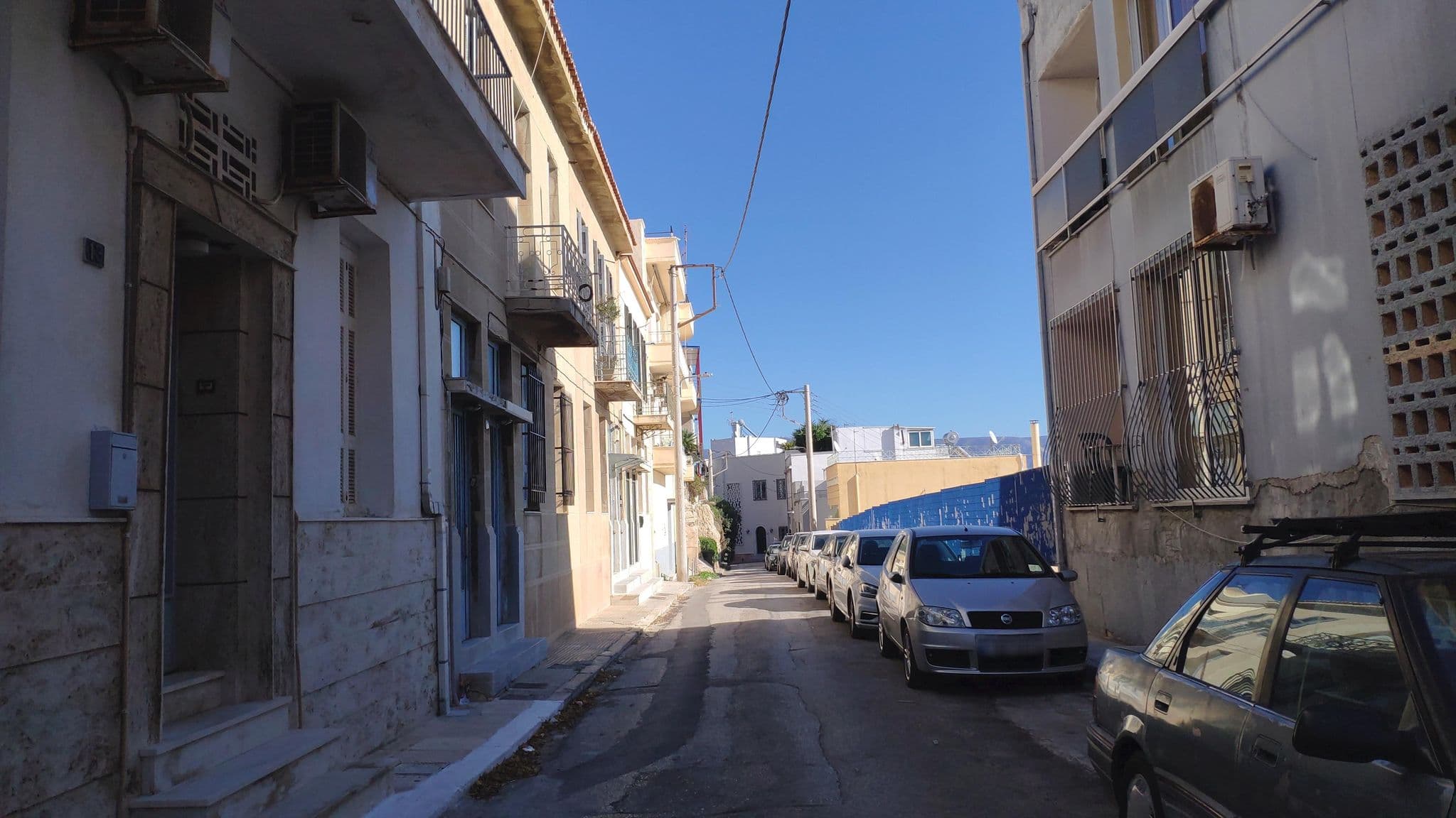 Street view near Kavo Doro Hotel, Piraeus — © pppetros (CC BY-SA · Mapillary)