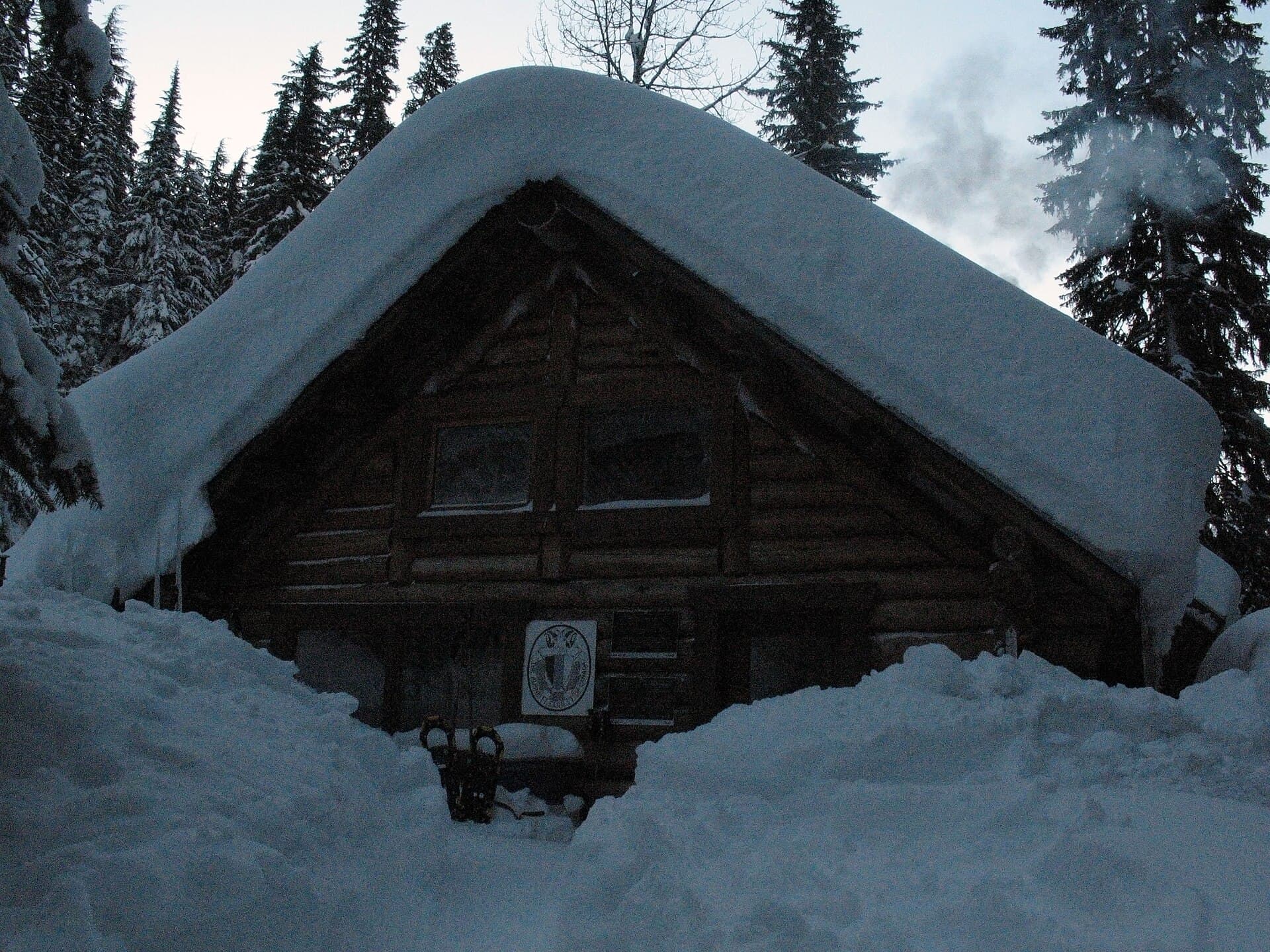 Arthur O. Wheeler Hut (via Wikimedia Commons, CC BY 3.0)