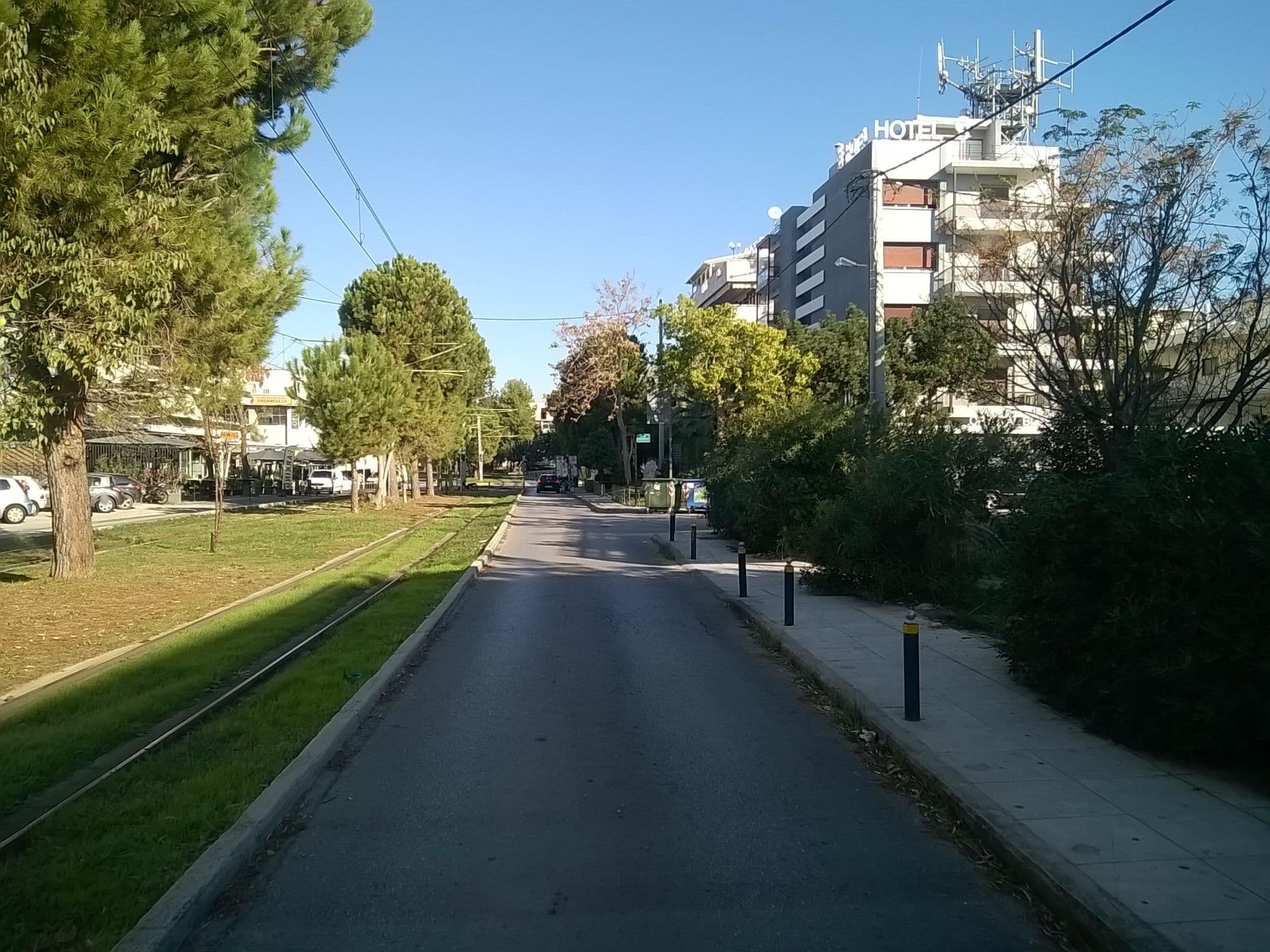 Street view near The Crystal Blue, Glyfáda — © steve7 (CC BY-SA · Mapillary)