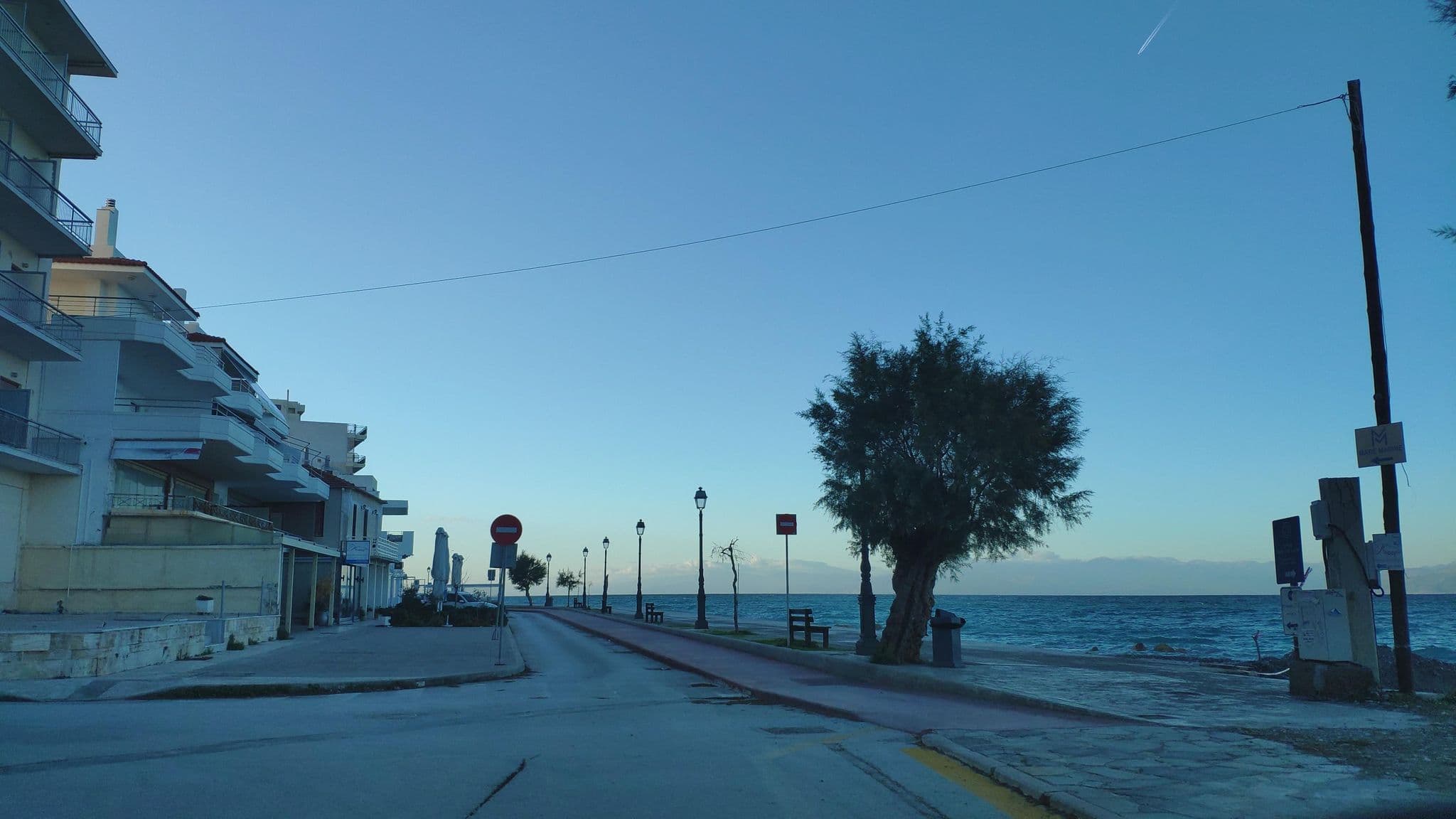 Street view near Riviera Hotel, Xylókastro — © pppetros (CC BY-SA · Mapillary)
