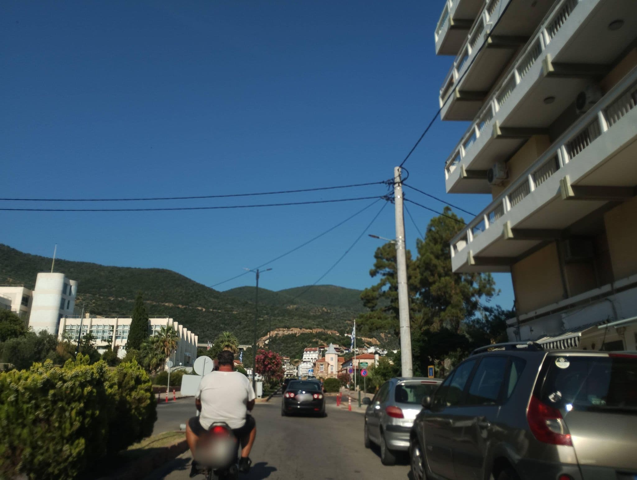 Street view near Ξενοδοχείο Καστρί, Loutrá Aidhipsoú — © George_210 (CC BY-SA · Mapillary)