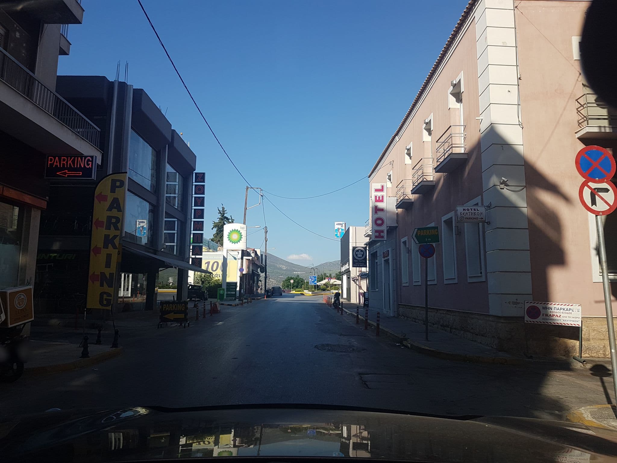 Street view near Κεντρικόν Ξενοδοχείο, Chalkída — © sw8euo (CC BY-SA · Mapillary)