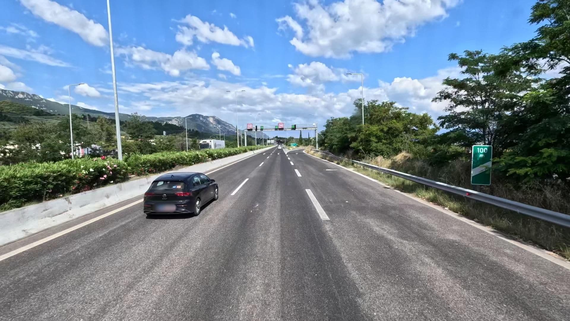 Street view near 9Queens Spa Hotel, Kaména Voúrla — © bct (CC BY-SA · Mapillary)