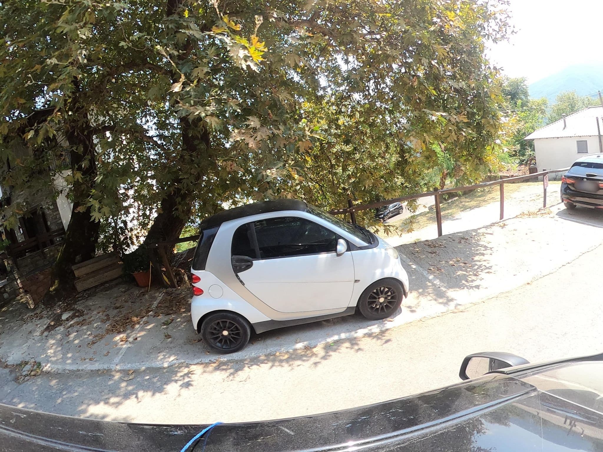 Street view near victoria's guesthouse, Zagorá — © geraki (CC BY-SA · Mapillary)