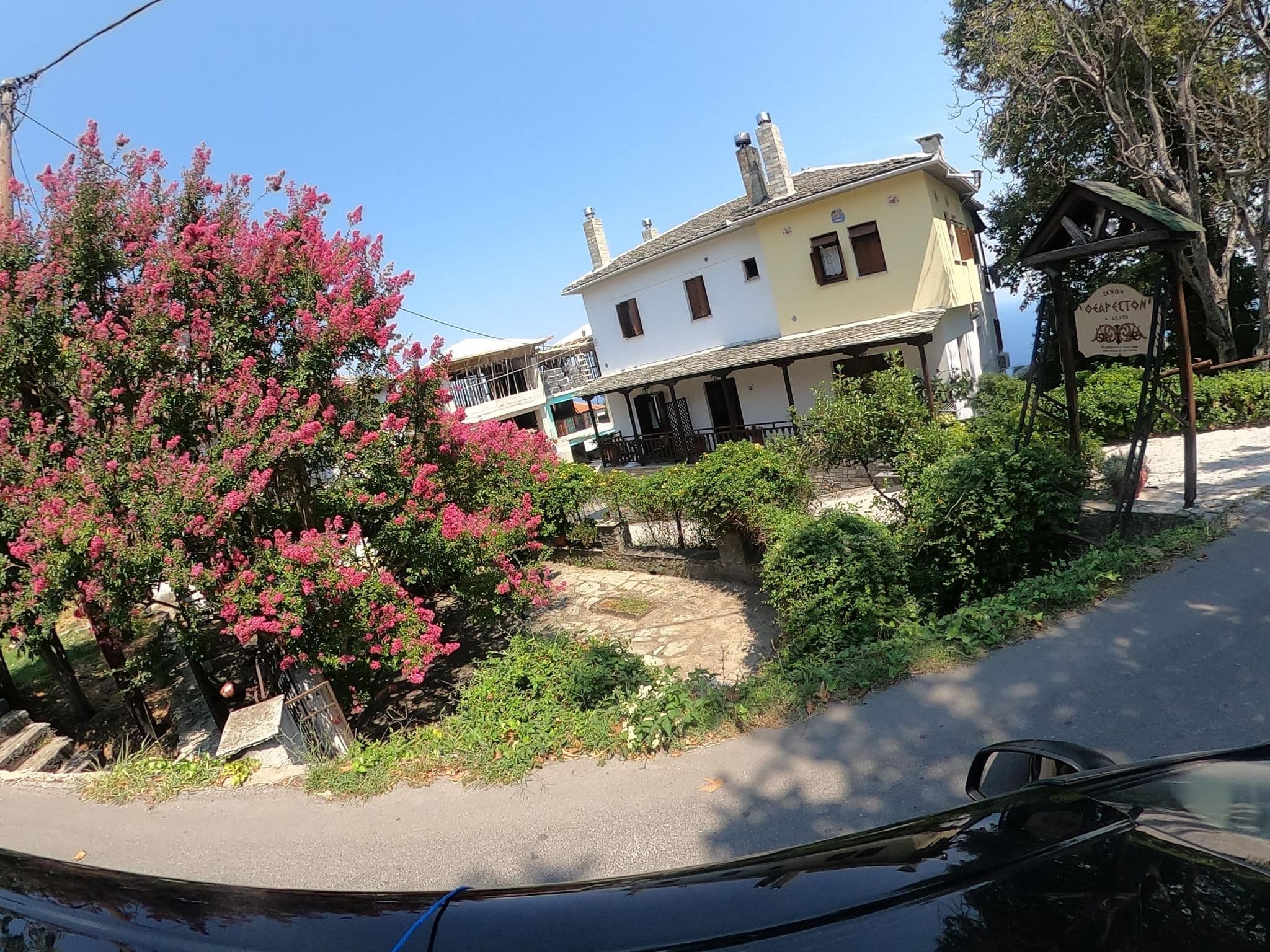 Street view near Θεάριστον, Zagorá — © geraki (CC BY-SA · Mapillary)