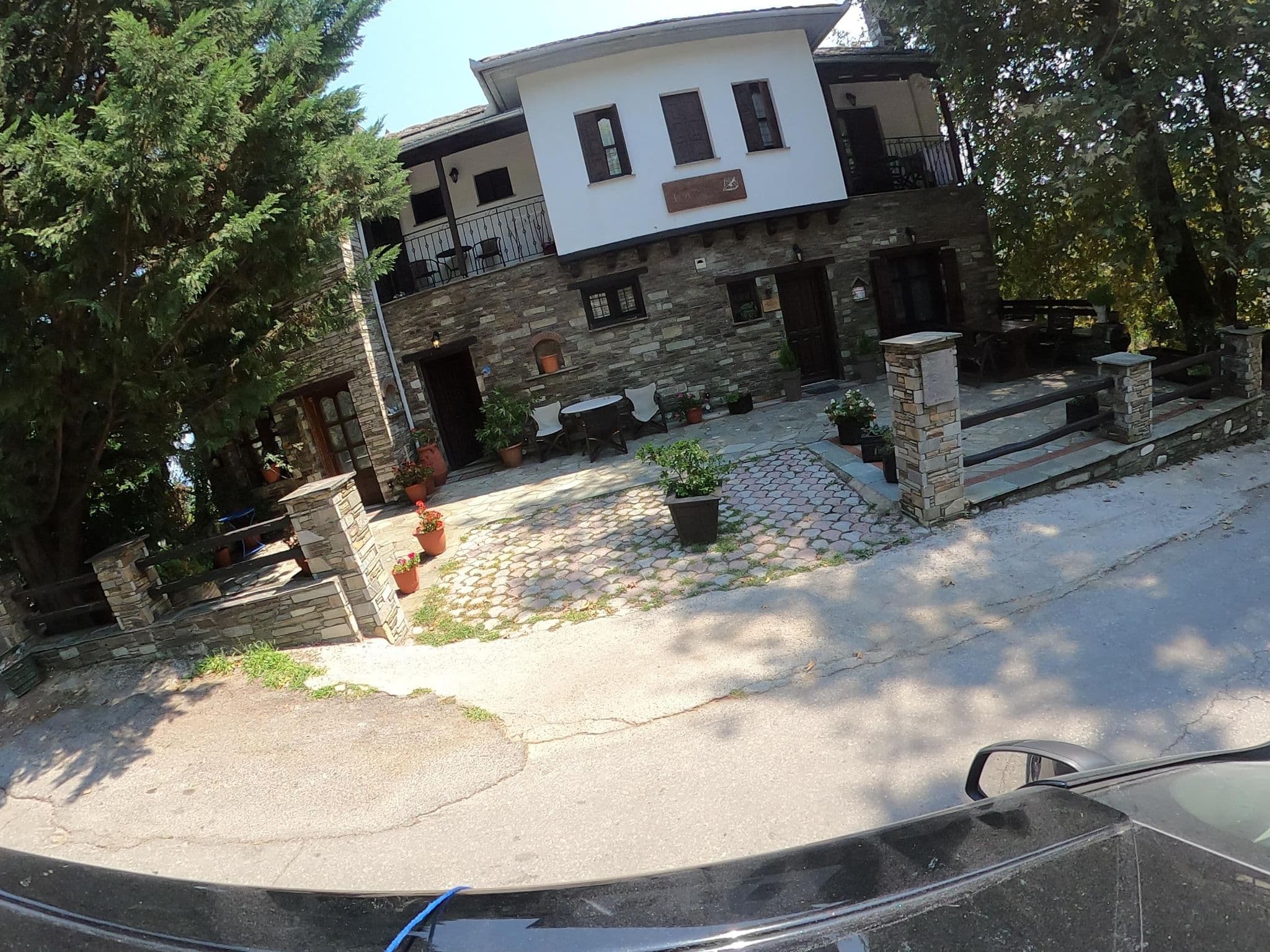 Street view near Φιλύρα Ενοικιαζόμενα Δωμάτια, Zagorá — © geraki (CC BY-SA · Mapillary)