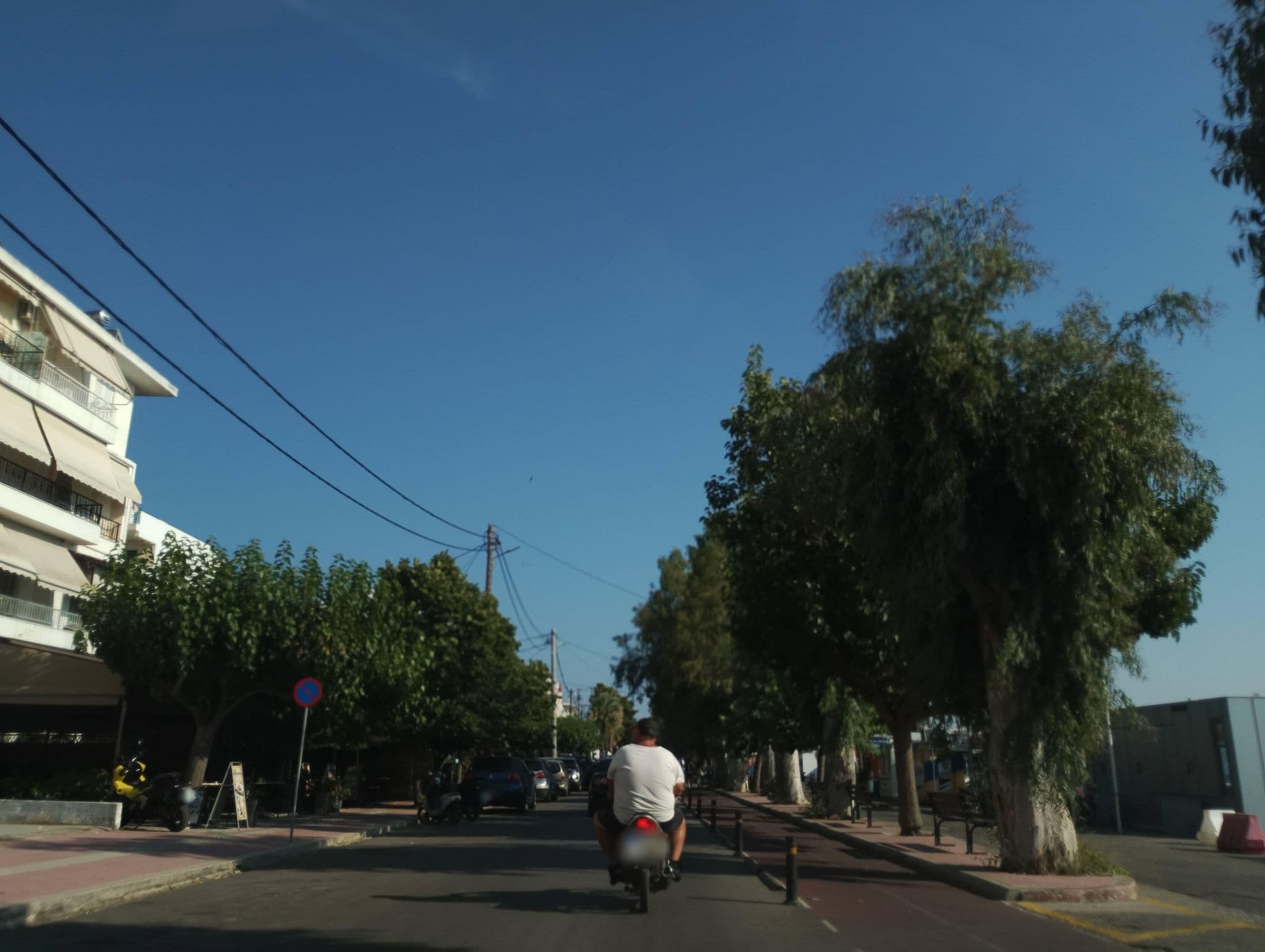 Street view near hotel Σεμιραμις, Loutrá Aidhipsoú — © George_210 (CC BY-SA · Mapillary)