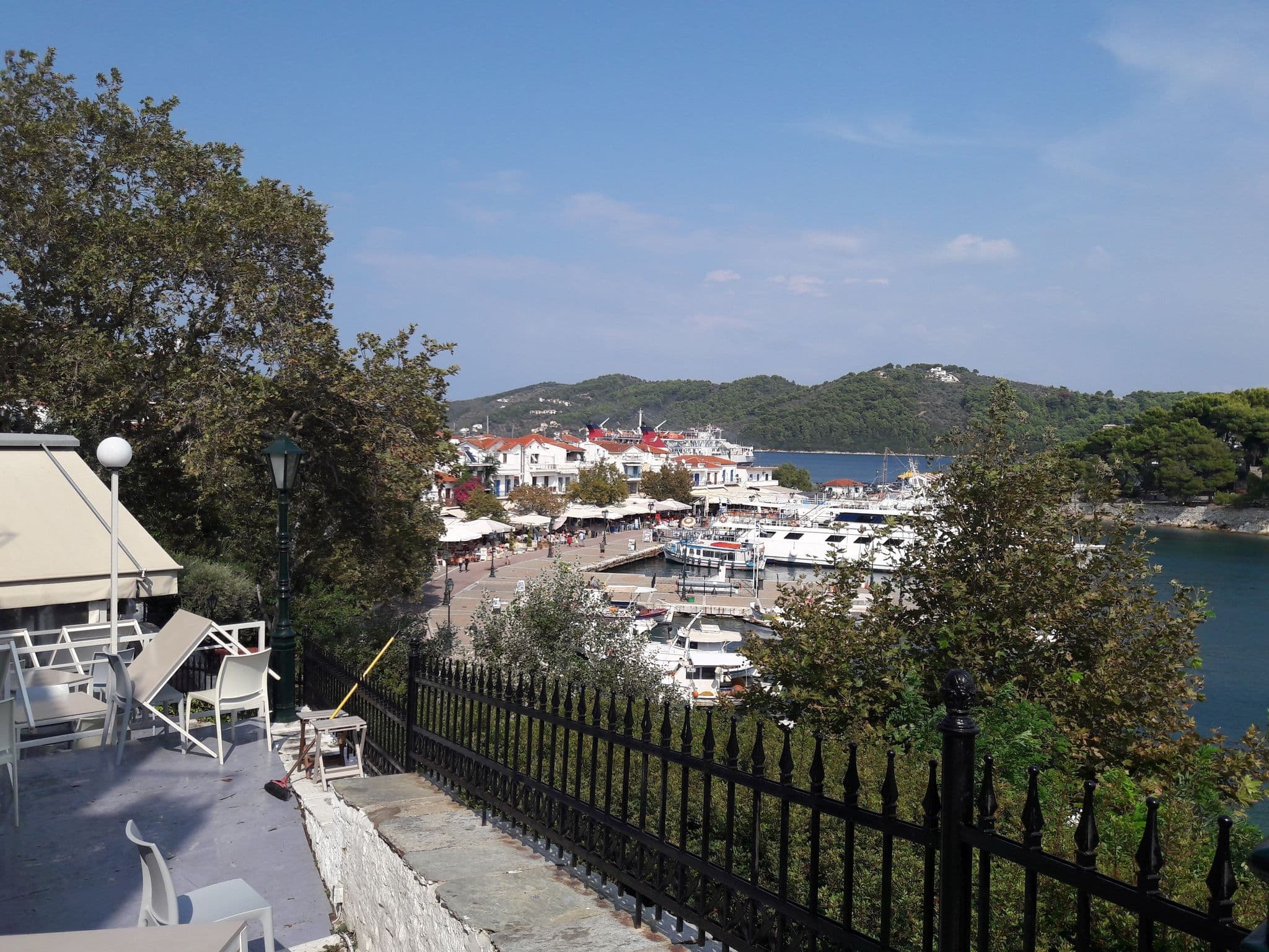Street view near Nostalgo, Skiáthos — © resser55 (CC BY-SA · Mapillary)