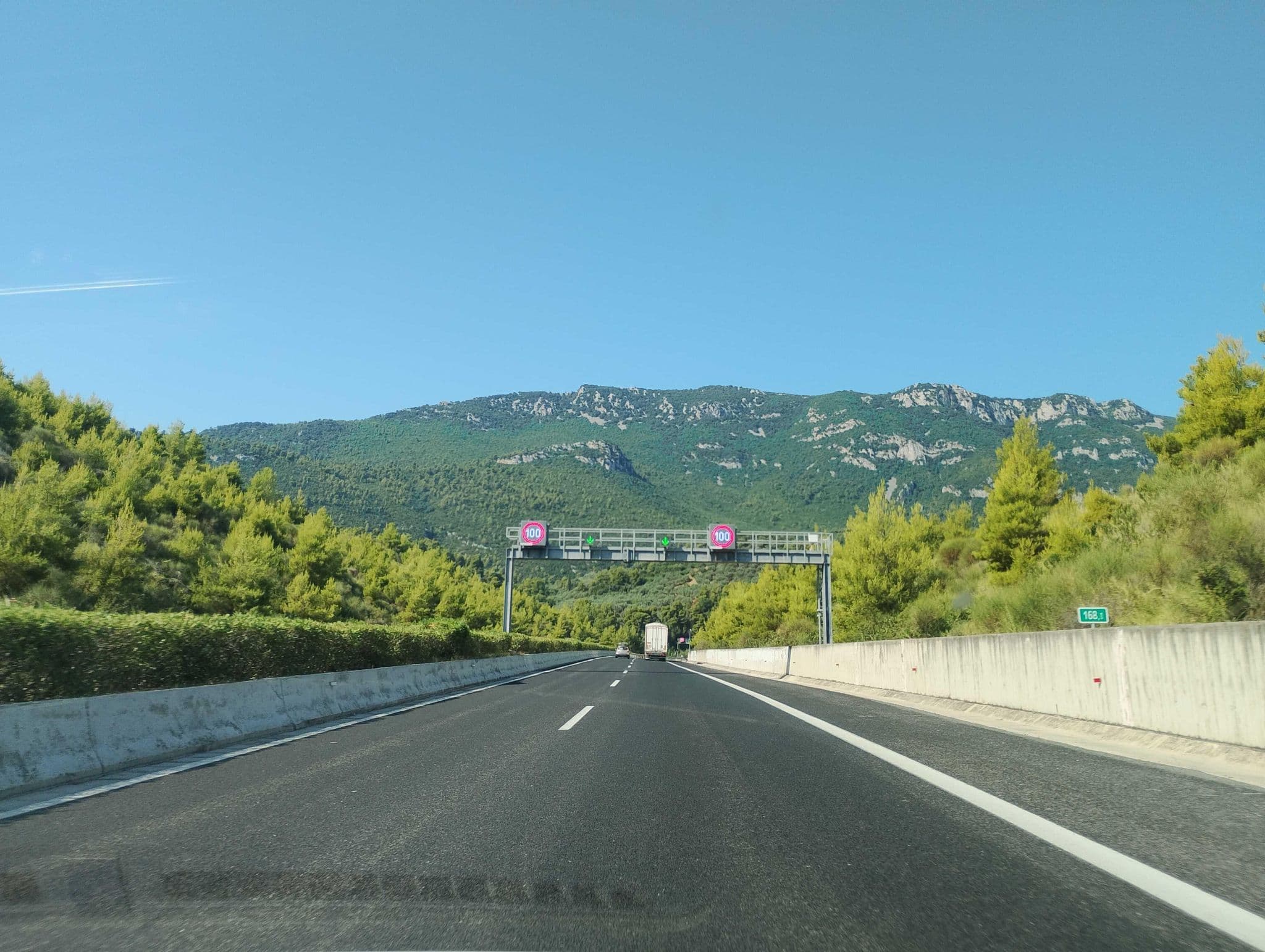 Street view near Κτημα Καμπάλ, Kaména Voúrla — © George_210 (CC BY-SA · Mapillary)
