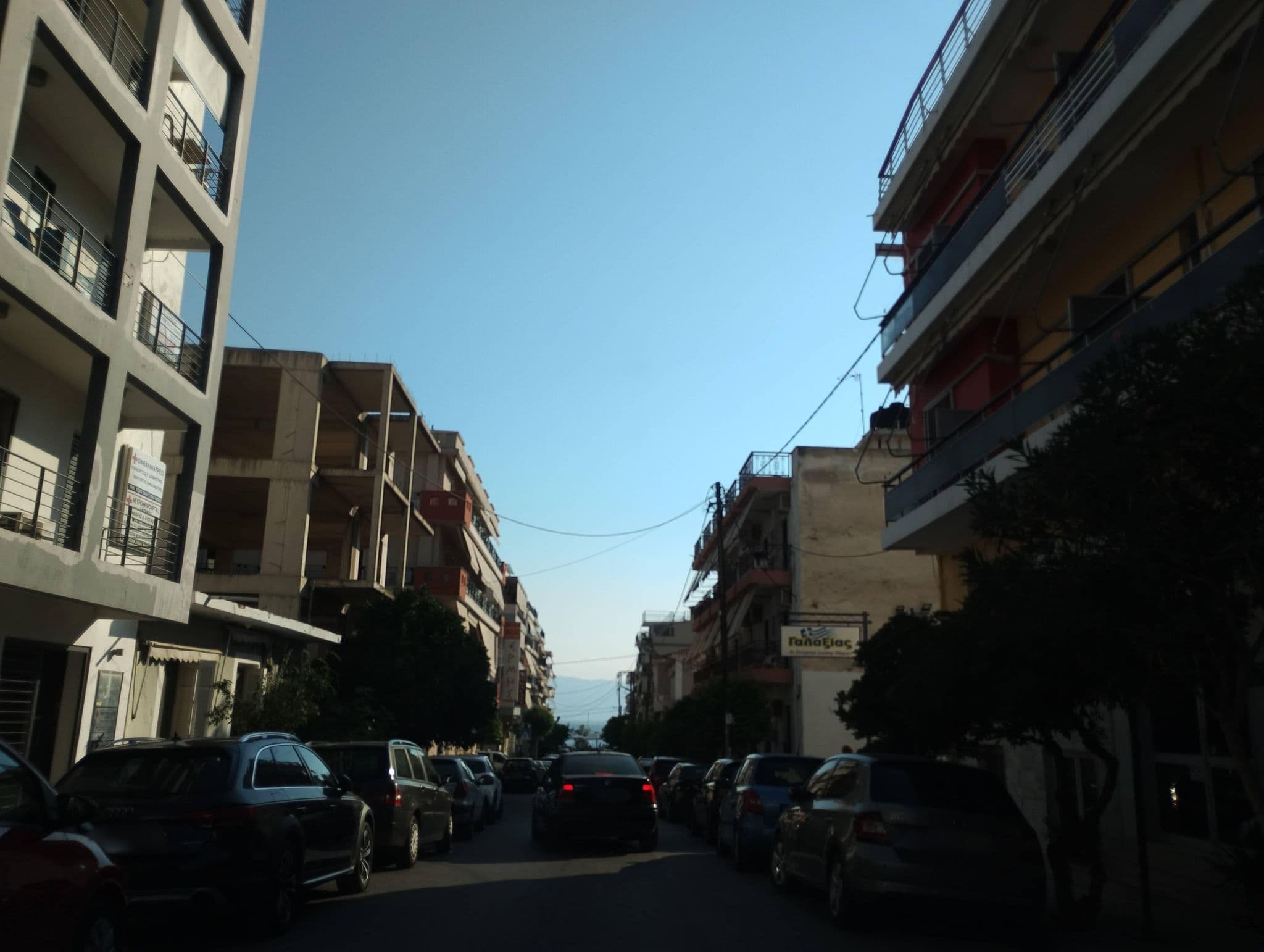 Street view near Evita’s Studios, Loutrá Aidhipsoú — © George_210 (CC BY-SA · Mapillary)
