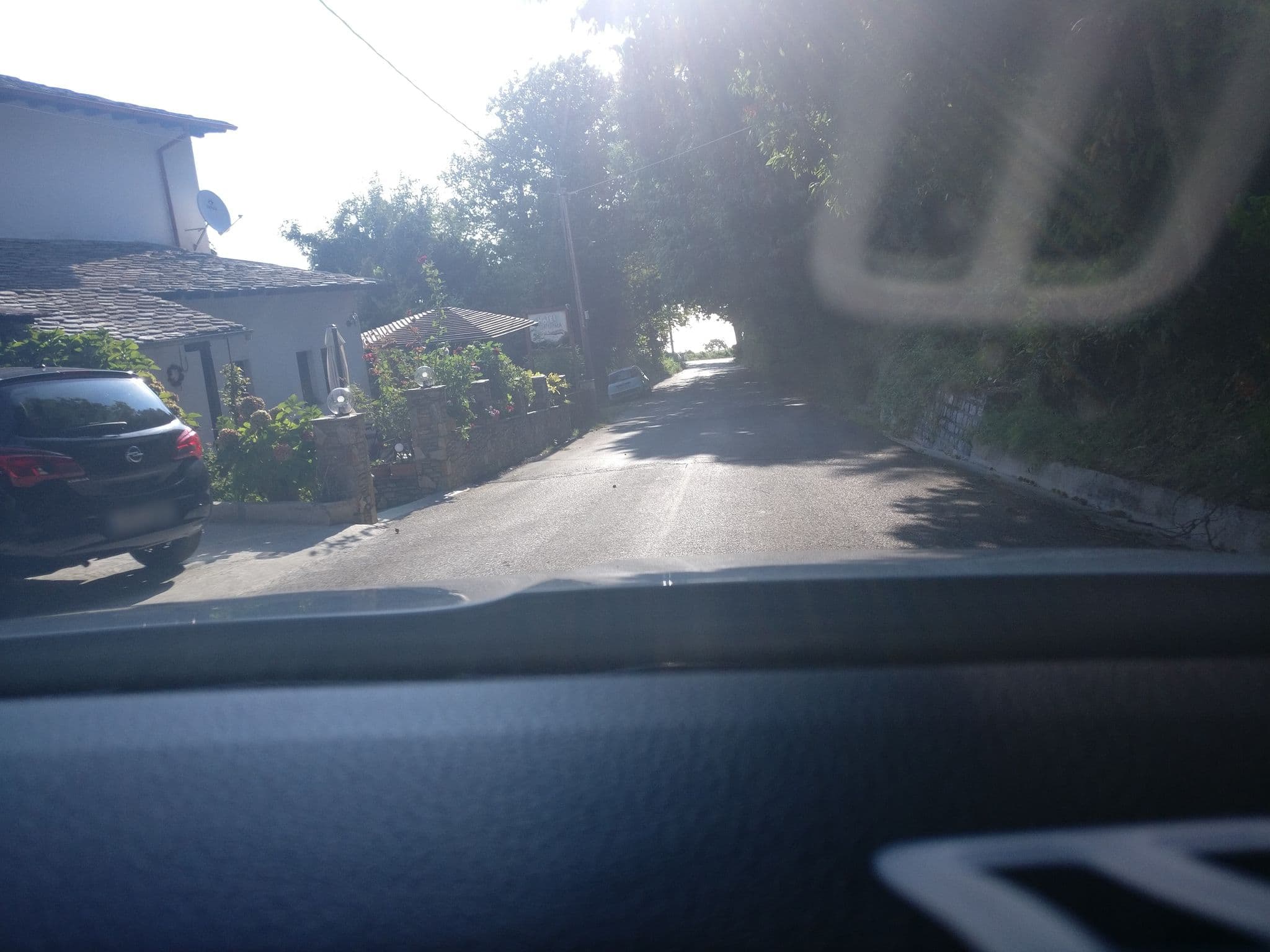 Street view near Tsagkarada Hotel, Mouresi — © webstor (CC BY-SA · Mapillary)