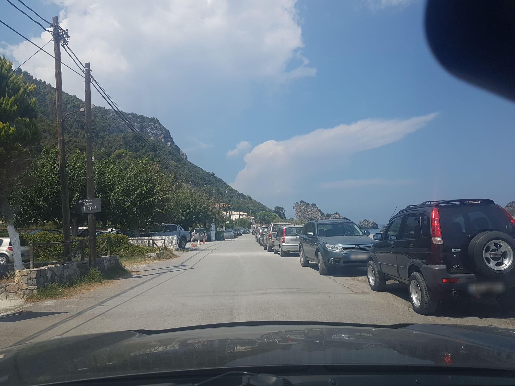 Street view near Μπαλκόνι Στο Αιγαίο, Kými — © sw8euo (CC BY-SA · Mapillary)