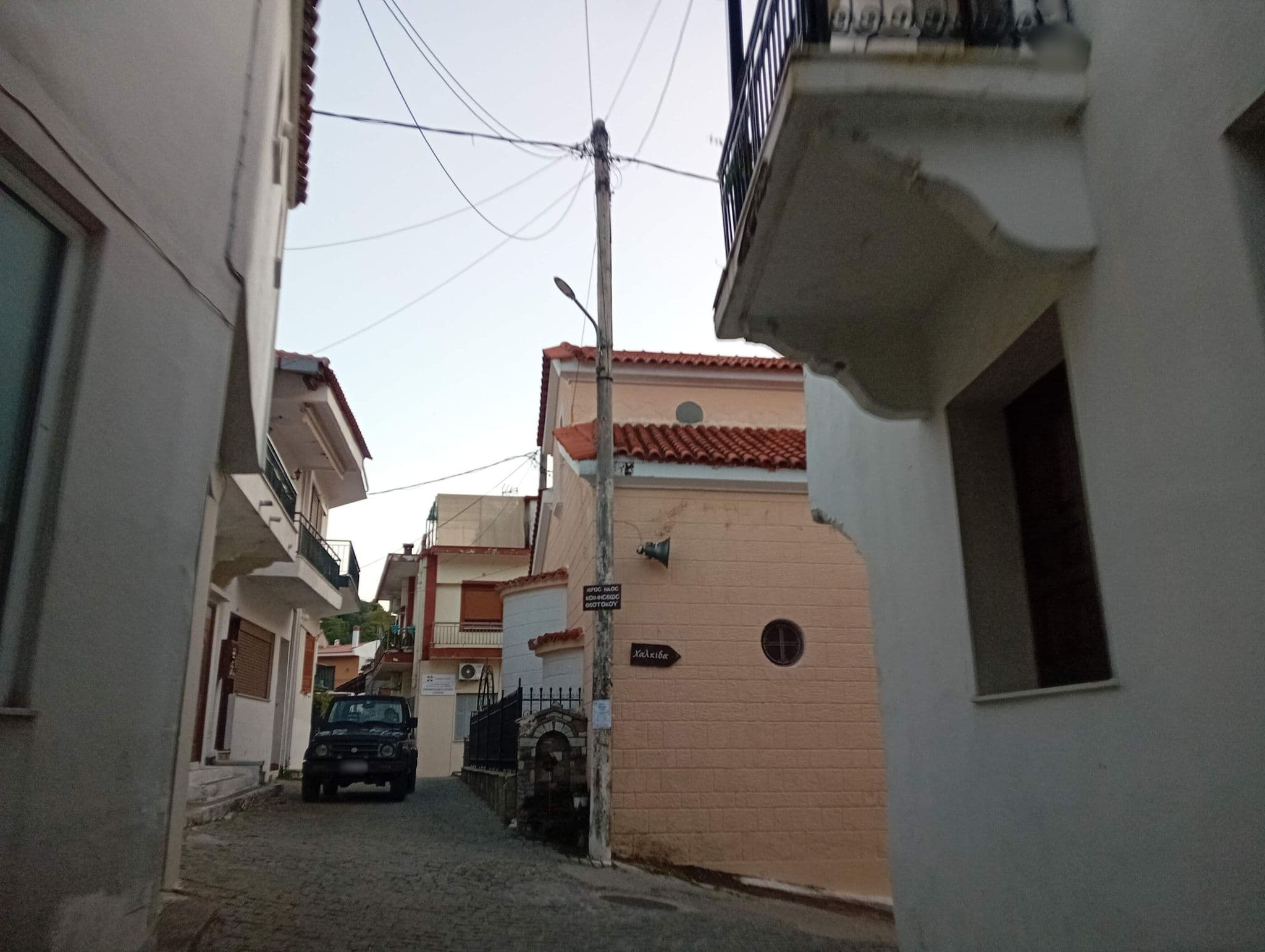 Street view near Ξενωνασ Βασιλικη, Yimnón — © George_210 (CC BY-SA · Mapillary)