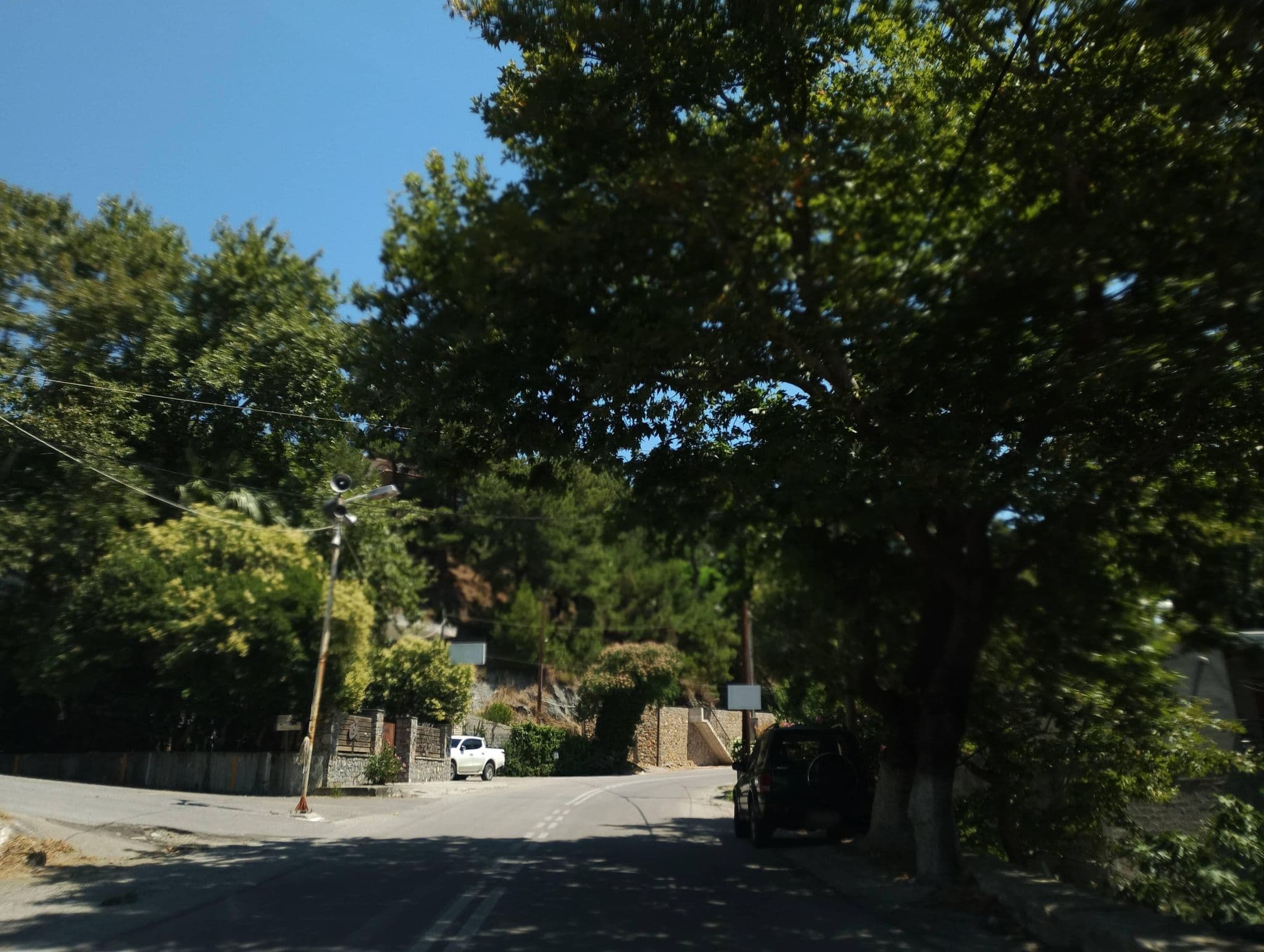 Street view near Guesthouse Vasiliki, Yimnón — © George_210 (CC BY-SA · Mapillary)