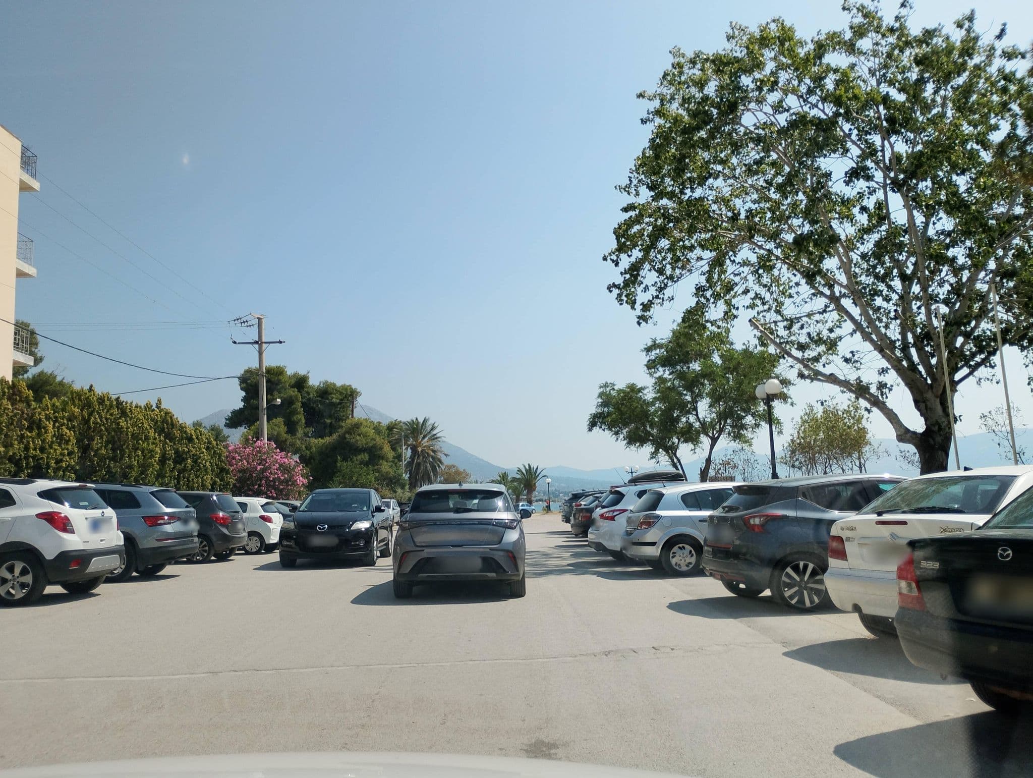 Street view near Eviana Beach Hotel, Erétria — © George_210 (CC BY-SA · Mapillary)