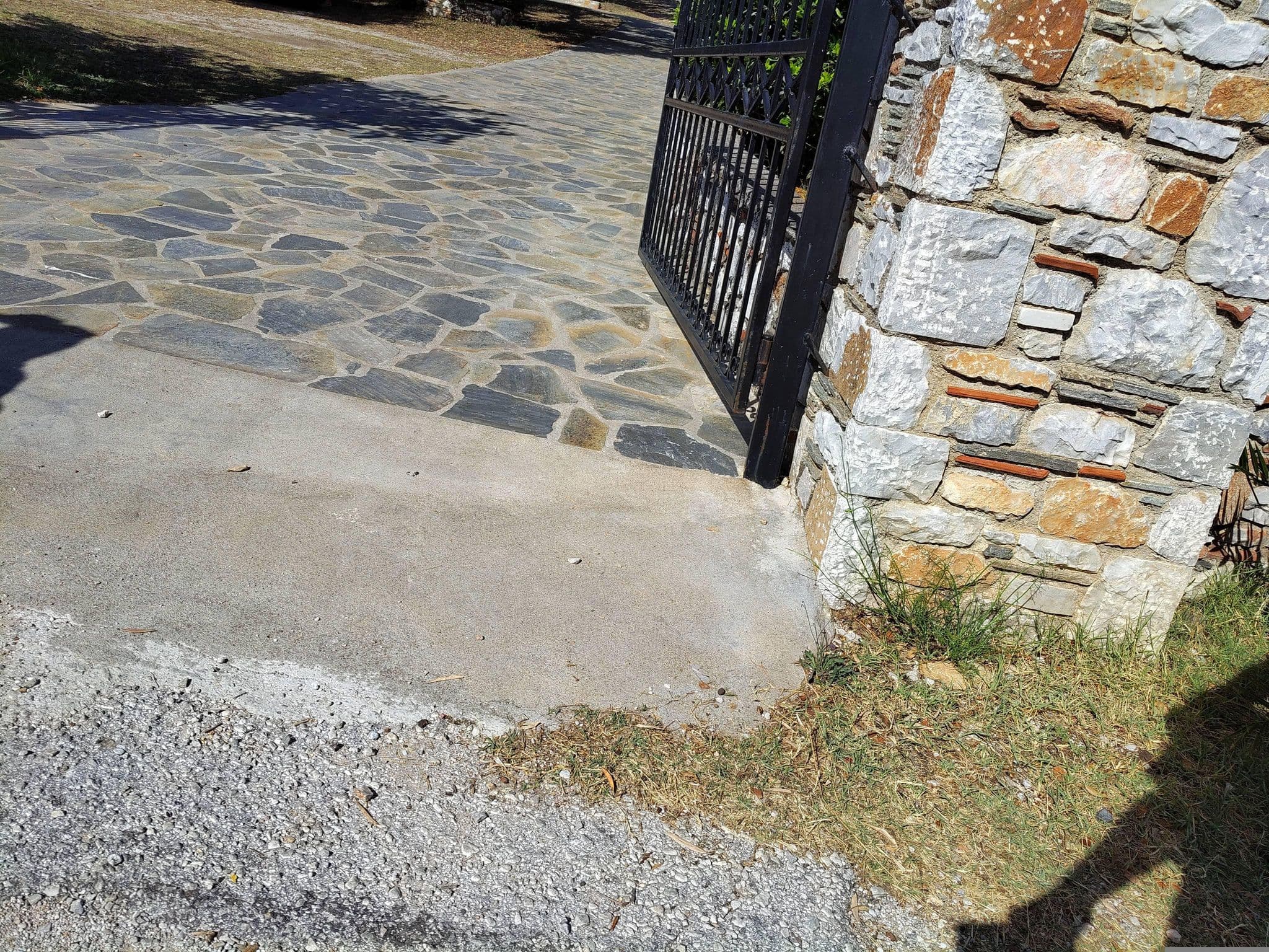 Street view near Poseidon Apartments, Skópelos — © majovajo (CC BY-SA · Mapillary)