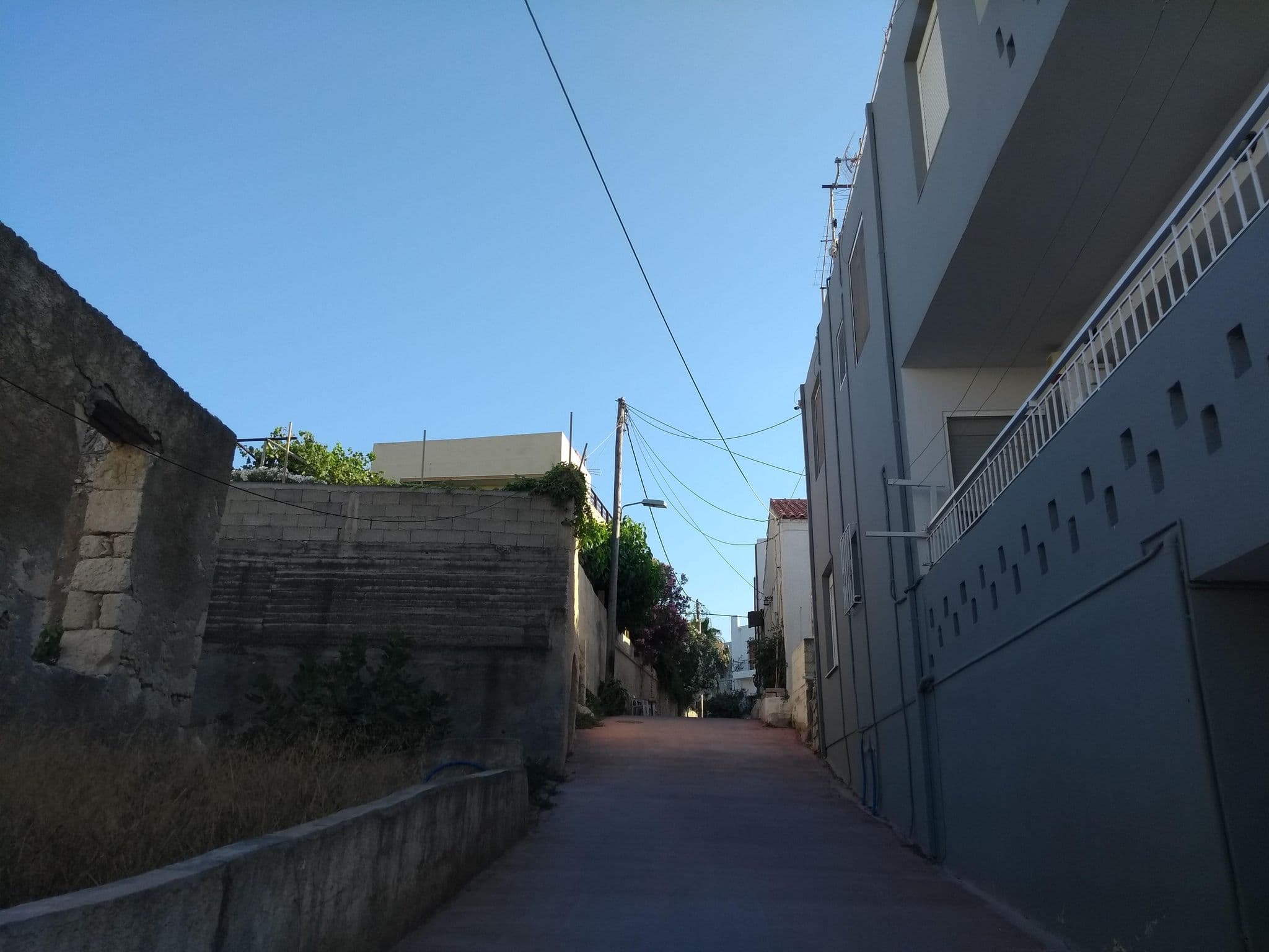 Street view near Apokoros Club Hotel "Craft Deco&Activities", Kalýves — © thetornado76 (CC BY-SA · Mapillary)