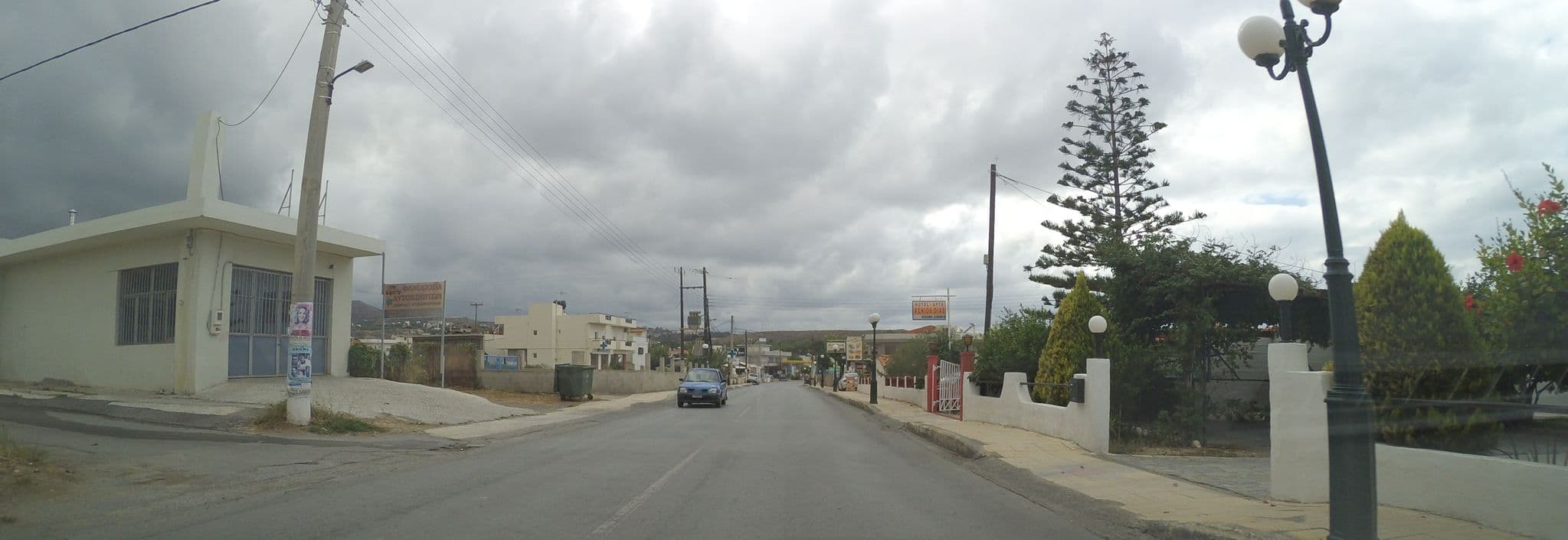 Street view near Knossos Apartments, Néa Alikarnassós — © teddy73 (CC BY-SA · Mapillary)