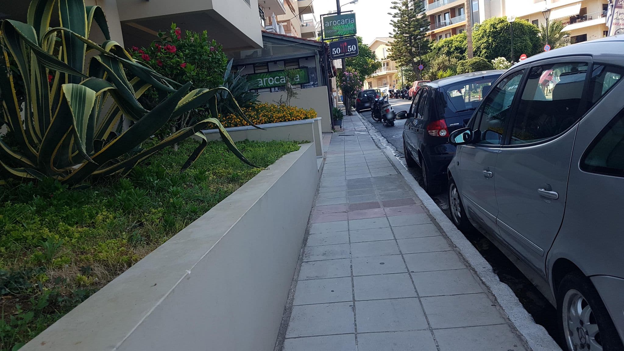 Street view near Arocaria Hotel, Chaniá — © dsmm (CC BY-SA · Mapillary)